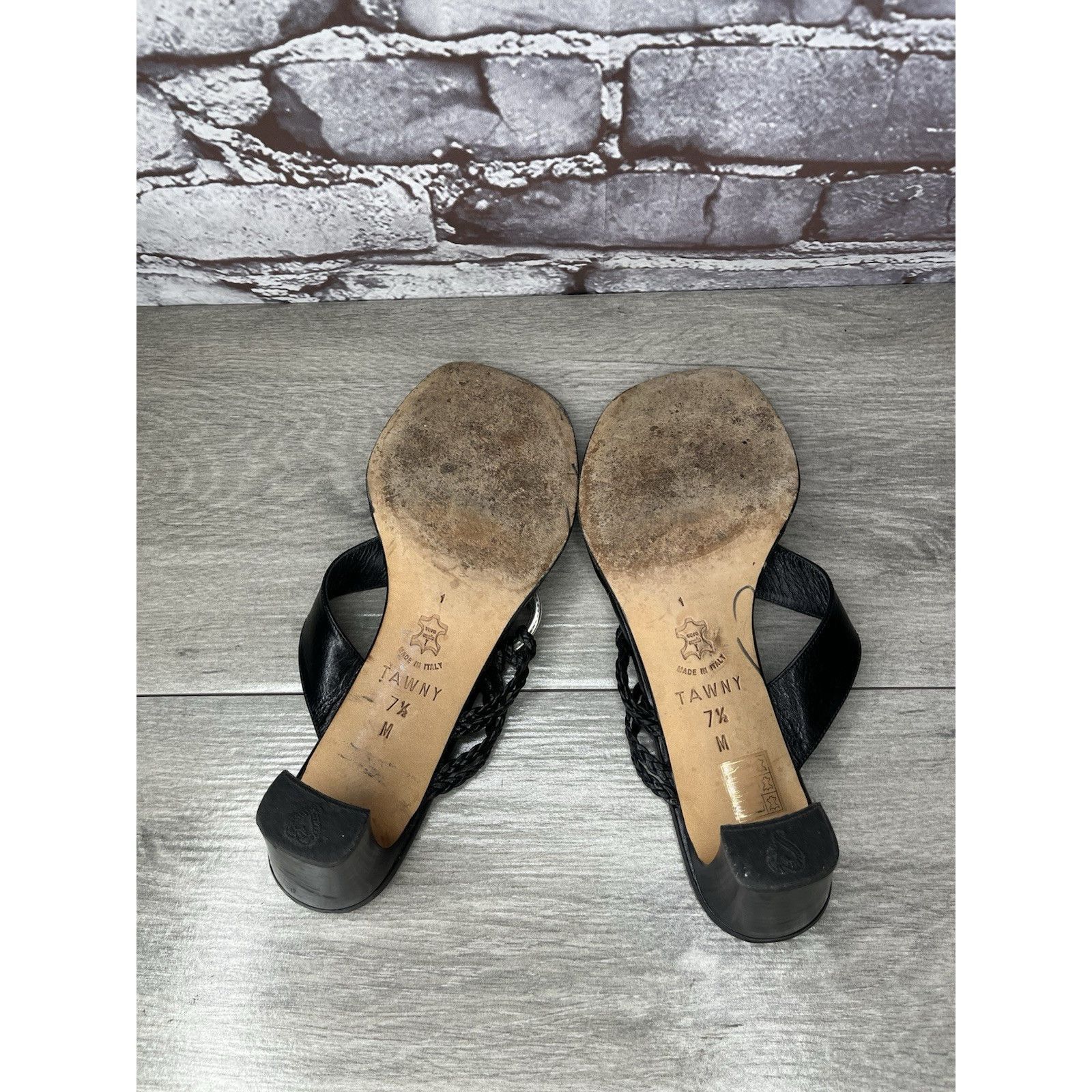 Brighton Brighton Tawny Black Leather Heel Buckle Thong Italy Sandals Size US 7.5 / IT 37.5 - 17 Thumbnail