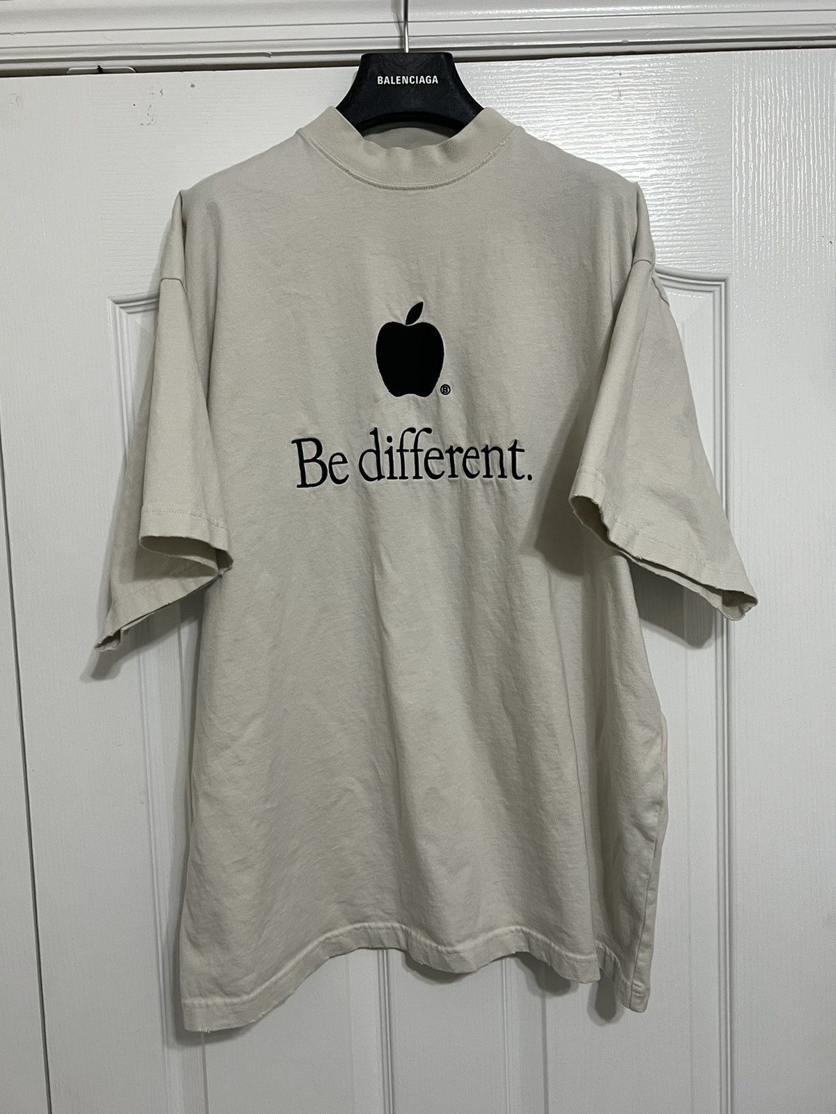 Balenciaga New Balenciaga Think Different T-Shirt Size US L / EU 52-54 / 3 - 1 Thumbnail