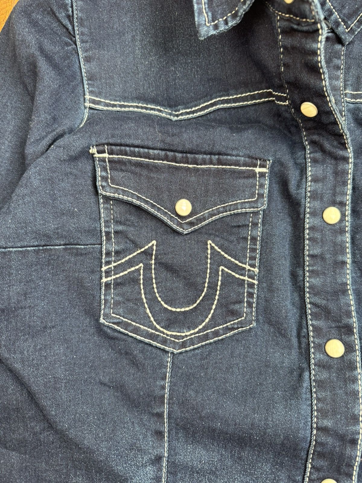 True Religion True Religion women’s botton up blue Medium denim shirt Size M / US 6-8 / IT 42-44 - 4 Thumbnail