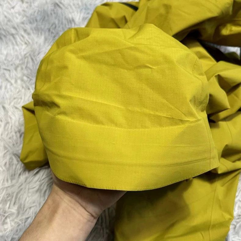 Arc'teryx Arcteryx Beta SL Hard Shell Jacket Yellow Size US S / EU 44-46 / 1 - 4 Thumbnail