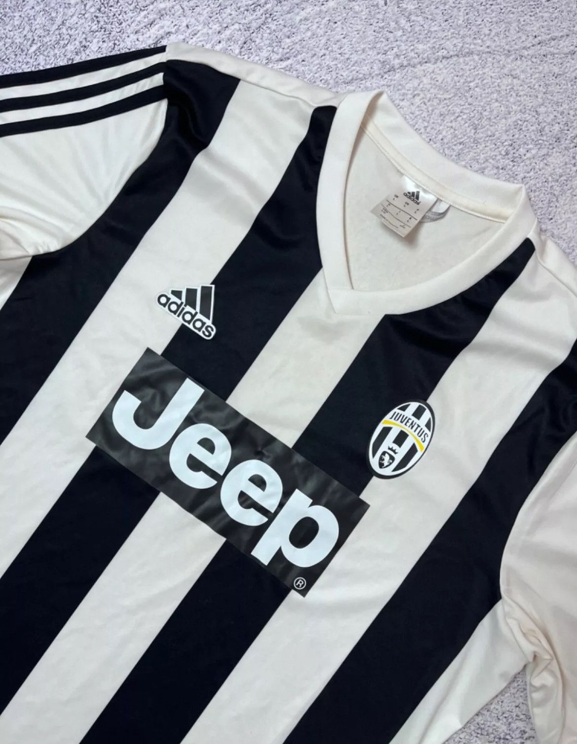 Adidas MENS soccer jersey adidas FC JUVENTUS JEEP SIZE L Size US L / EU 52-54 / 3 - 2 Thumbnail