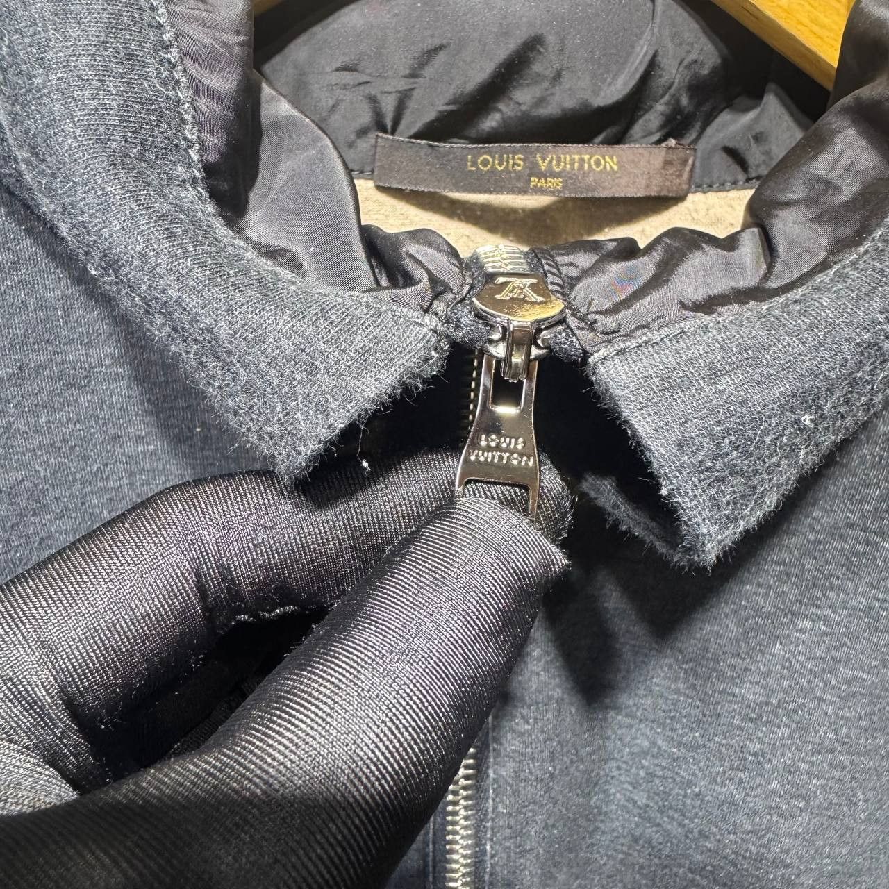 Louis Vuitton Louis Vuitton Fleece Zip-up jacket with packable hood Size US M / EU 48-50 / 2 - 7 Thumbnail