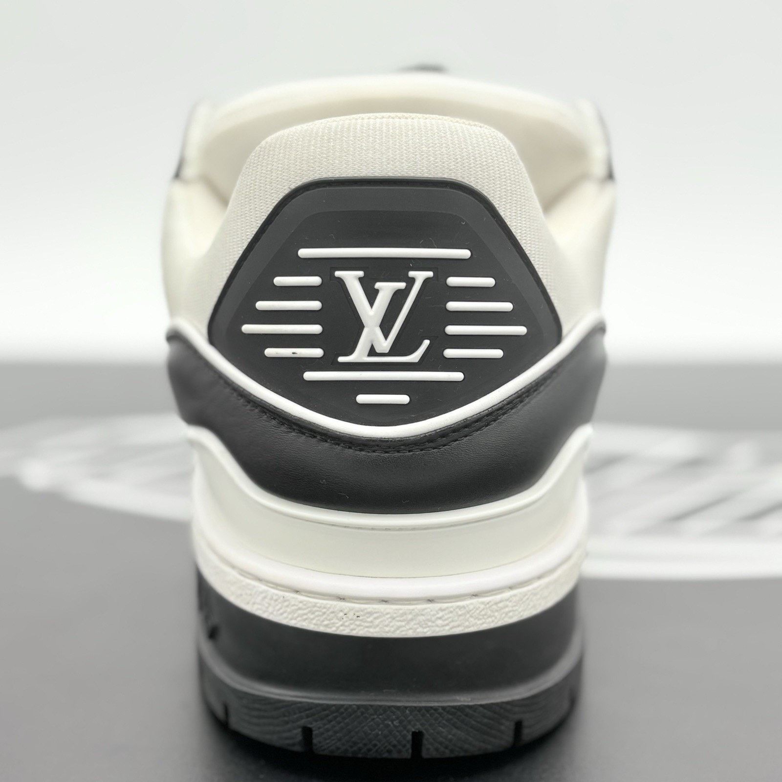 Louis Vuitton 13-13.5 US Louis Vuitton Maxi ' Black White ' | SUPER CLEAN! Size US 13 / EU 46 - 9 Thumbnail