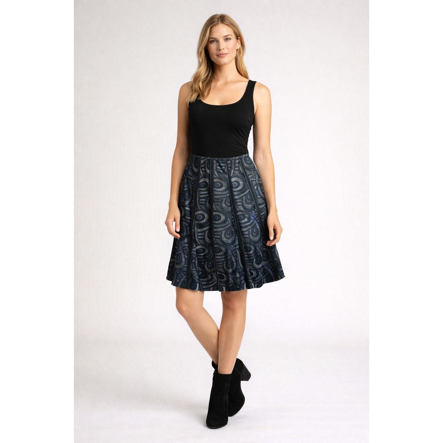 Nygard Peter Nygard 100% Silk Black & Metallic A-Line skirt, 10 Size 32" / US 10 / IT 46 - 1 Thumbnail