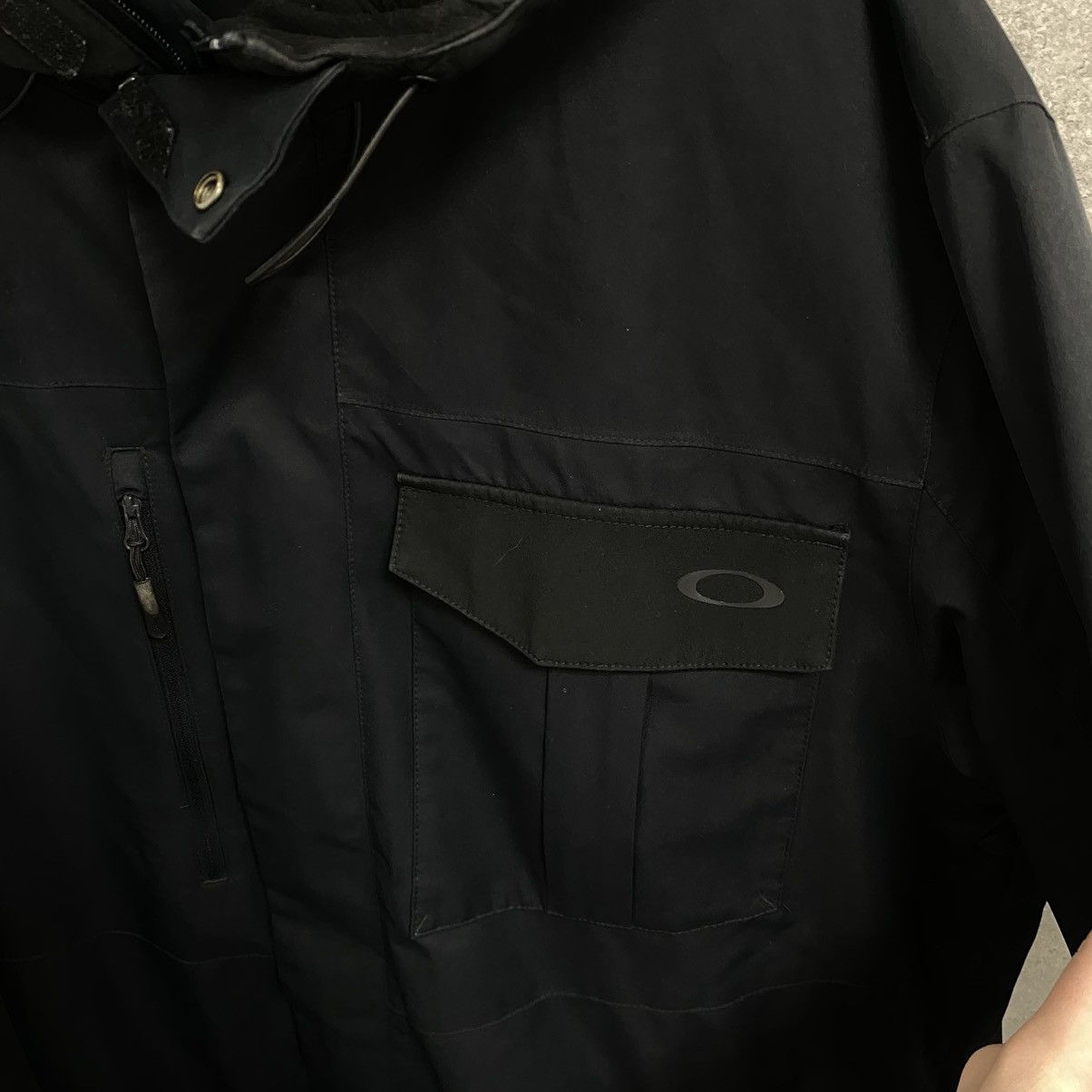 Oakley Vintage Oakley Jacket Black Gorpcore Y2K Size US L / EU 52-54 / 3 - 6 Thumbnail