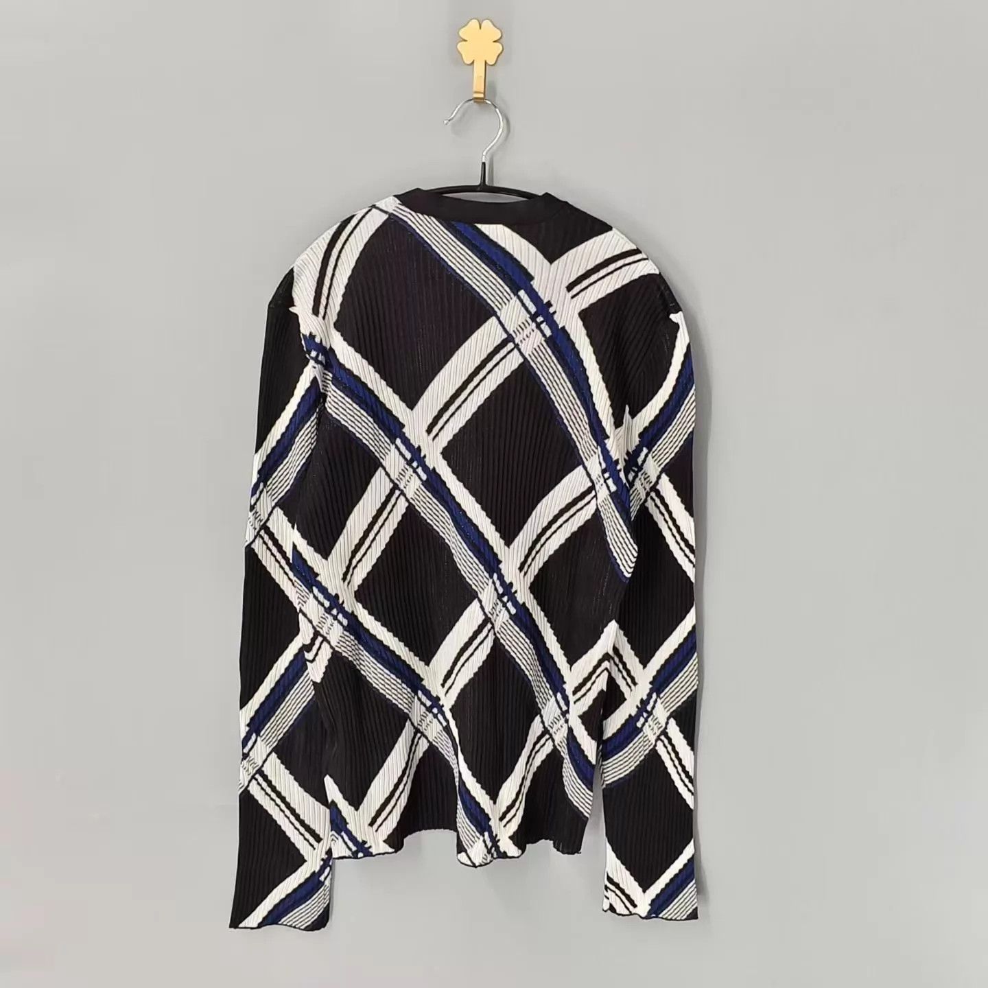 Burberry Burberry SS24 Colorblock Stripe V-Neck Knit Women's Black Size L / US 10 / IT 46 - 2 Thumbnail