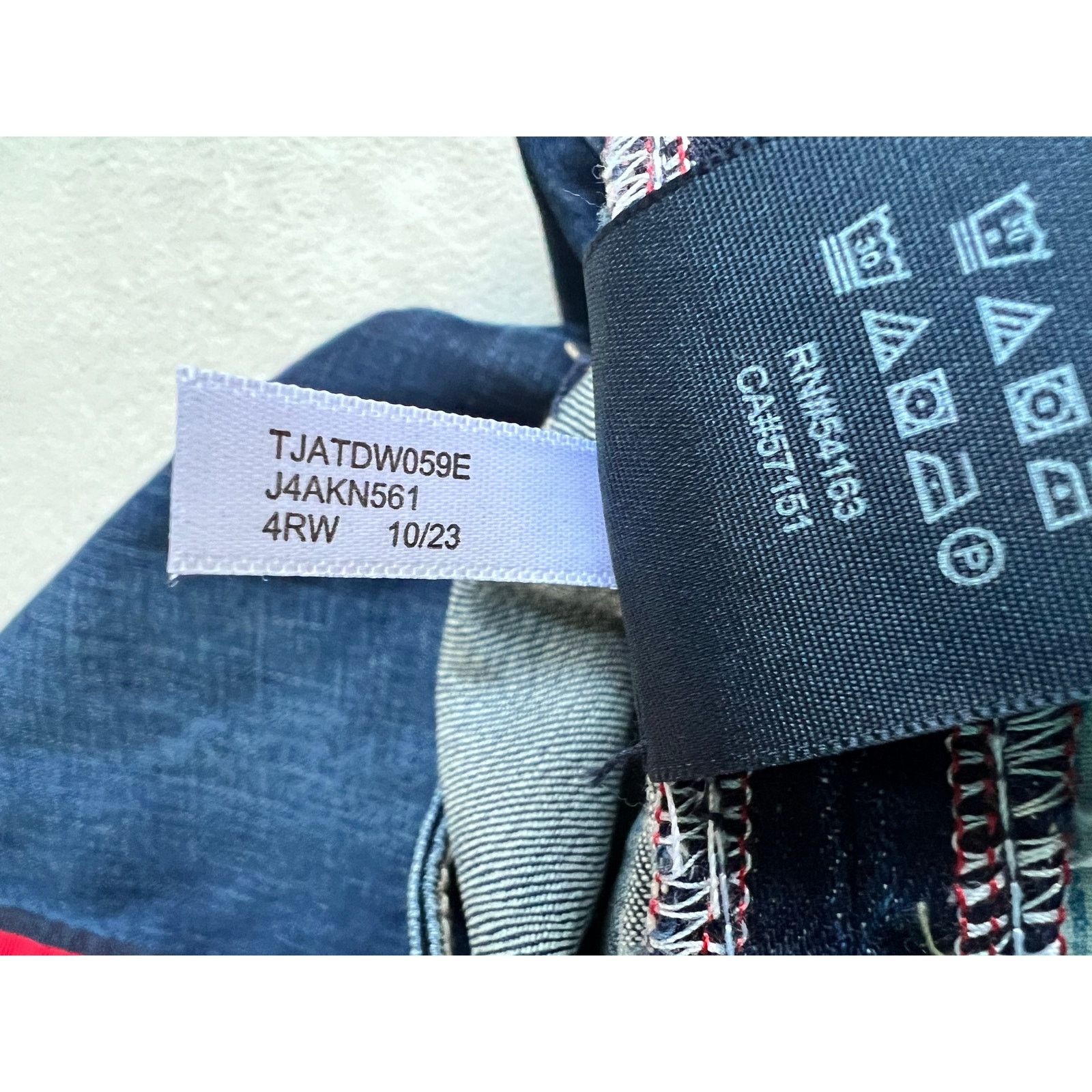 Tommy Hilfiger Tommy Hilfiger Dark Wash Midrise Skinny Jeans Size 10 Size 32" / US 10 / IT 46 - 10 Thumbnail