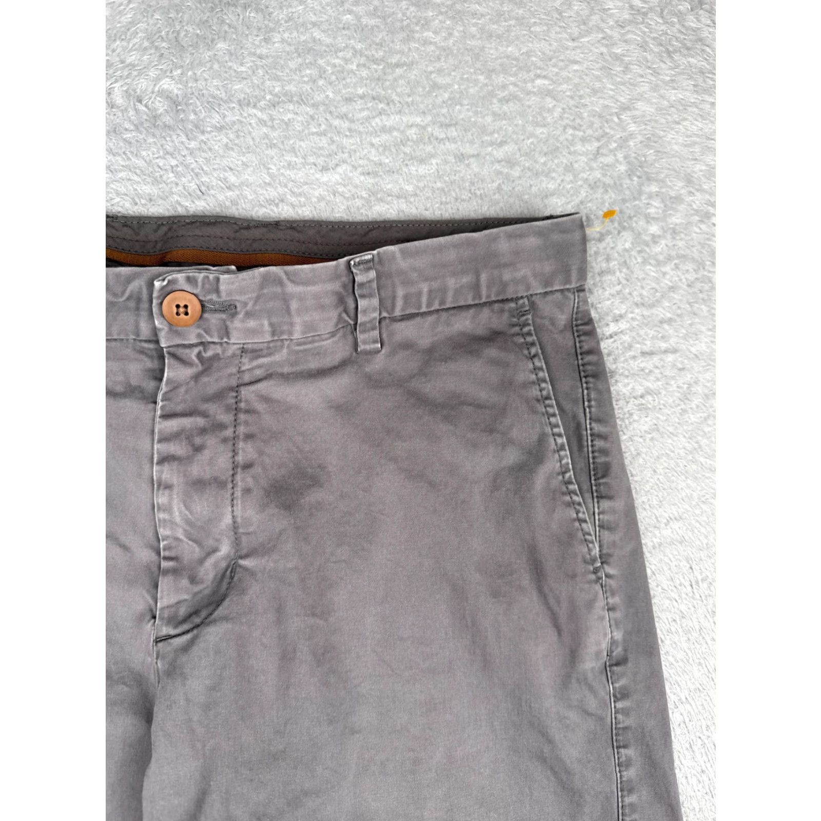 Tommy Bahama Tommy Bahama Shorts Mens 34 Gray Chino Flat Front Zip Fly Marlin Logo Casual Size US 34 / EU 50 - 5 Thumbnail