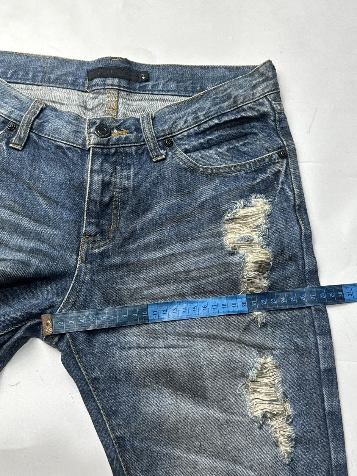 GOSTAR DE FUGA FUGA Distressed Denim Shorts Size US 29 - 7 Thumbnail