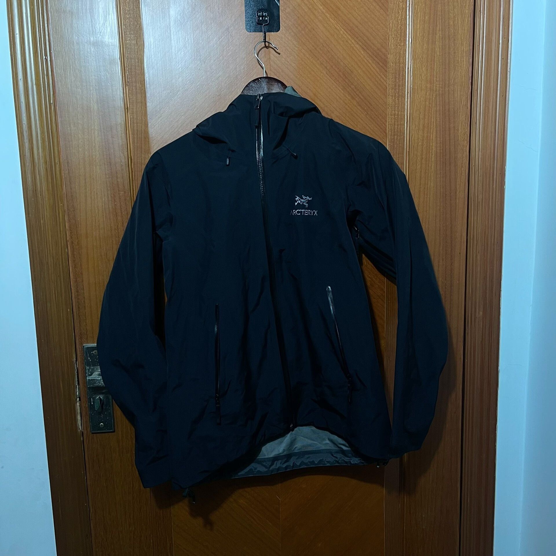 Arc'teryx Arcteryx BETA LT Women's Jacket Black Size S / US 4 / IT 40 - 1 Thumbnail