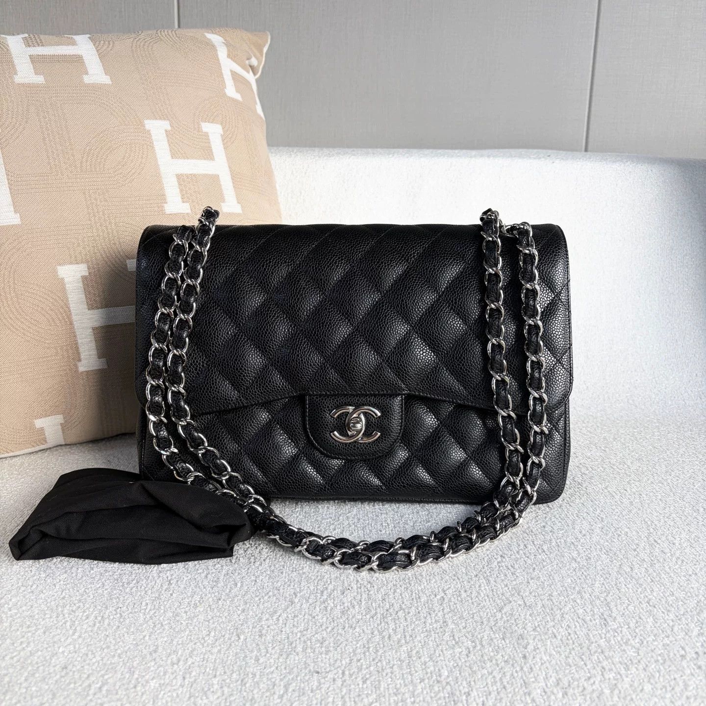 Chanel Pre-loved Bag Very good condition Size ONE SIZE - 1 Thumbnail
