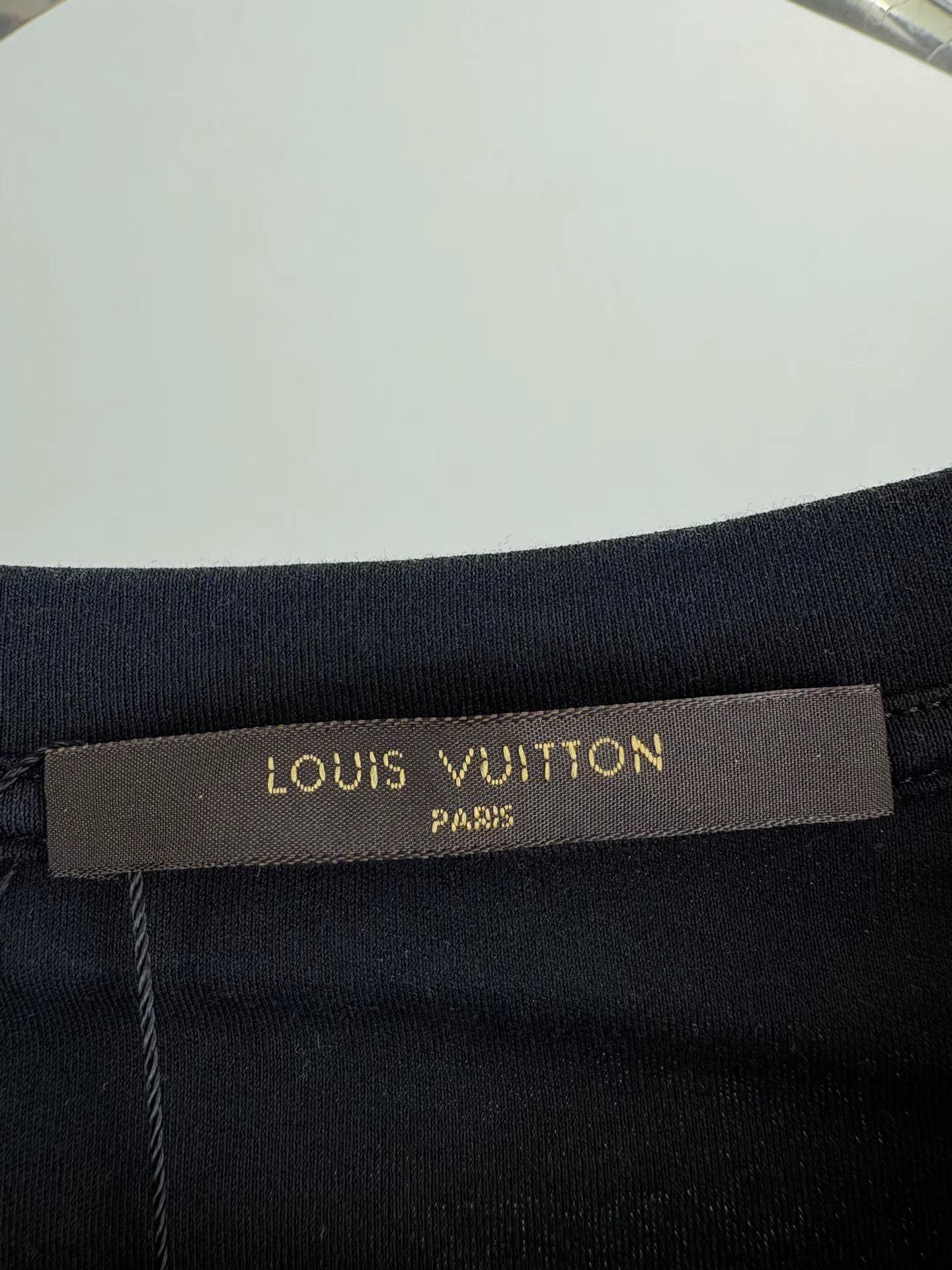 Louis Vuitton LV Black & Red Letter LOGO Short Sleeve K1 Size US XL / EU 56 / 4 - 4 Thumbnail