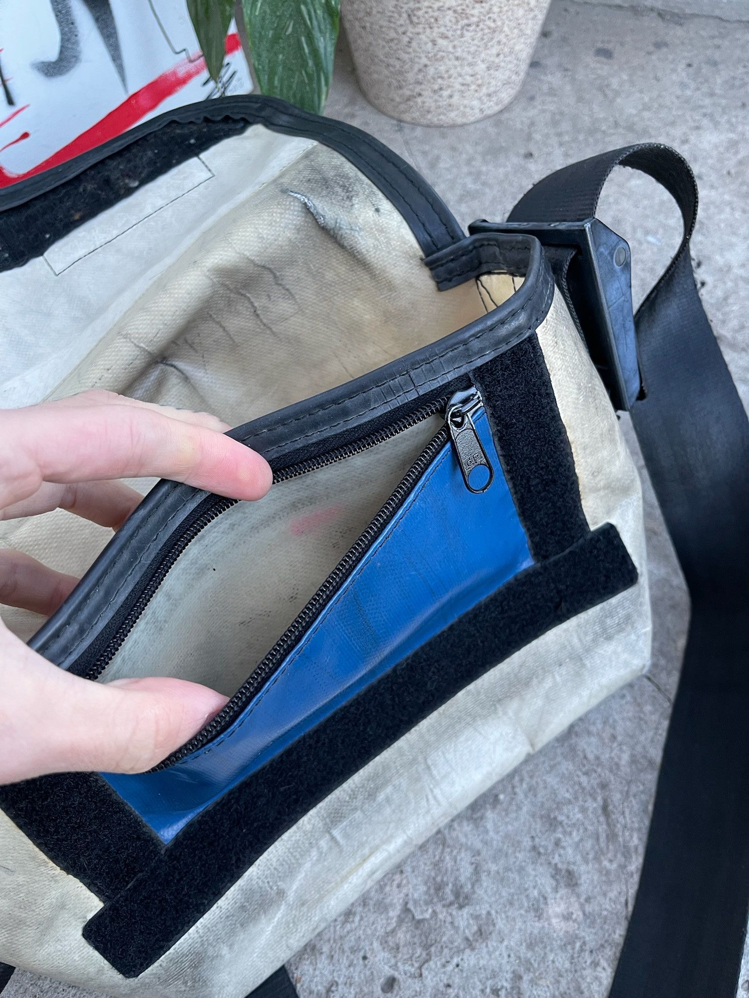 Freitag ♻️ Freitag Vintage Recycled Messenger Crossbody Mini Bag Size ONE SIZE - 14 Thumbnail