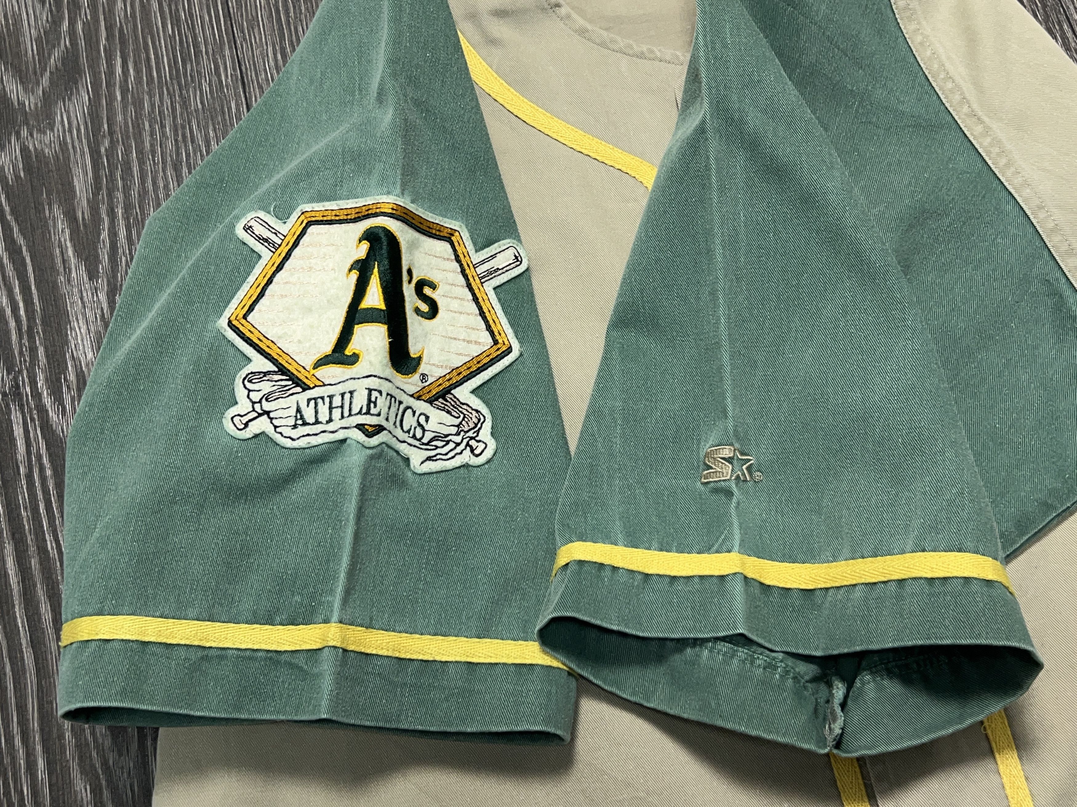 Starter Vintage Mens A's Oakland Athletics Baseball Jersey T Shirt L Size US L / EU 52-54 / 3 - 7 Thumbnail
