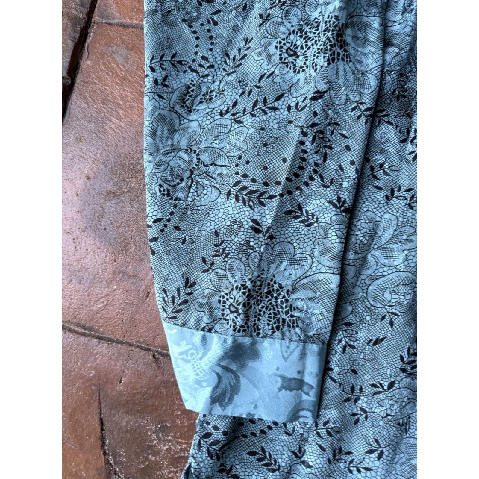 Victoria's Secret VINTAGE Victoria's Secret Gold Label Paisley Satin Nightgown Shirt P/S Blue Satin Shir t? Size S / US 4 / IT 40 - 4 Thumbnail