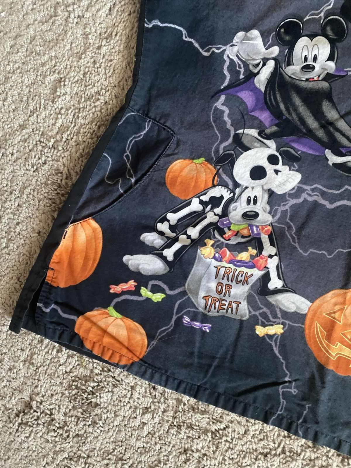 Disney Disney Mickey mouse & Friends Halloween Themed Scrub top Size XL / US 12-14 / IT 48-50 - 17 Thumbnail
