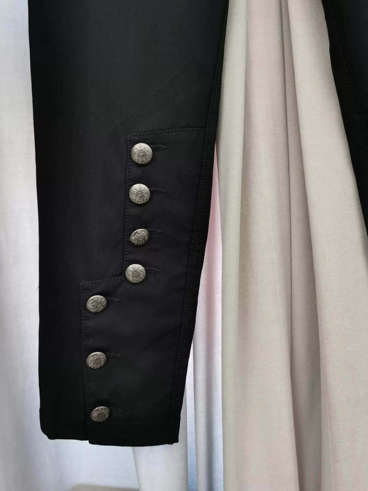 Dolce & Gabbana DG Black Court Metal Button Cropped Pants Size 48 Size US 32 / EU 48 - 5 Thumbnail
