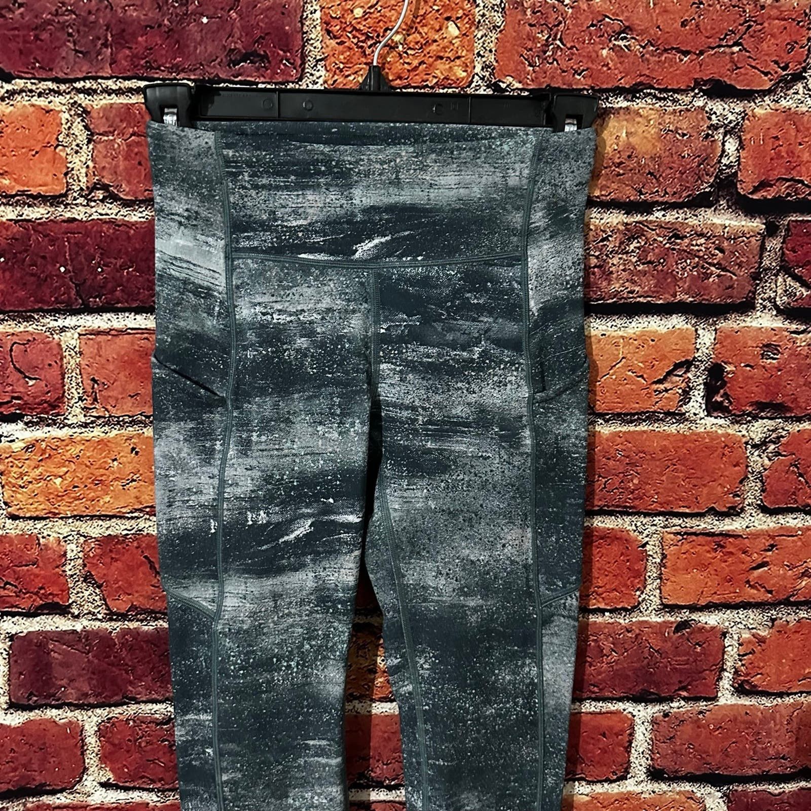 Lululemon lulu leggings size 2 Size 26" / US 2 / IT 38 - 2 Thumbnail
