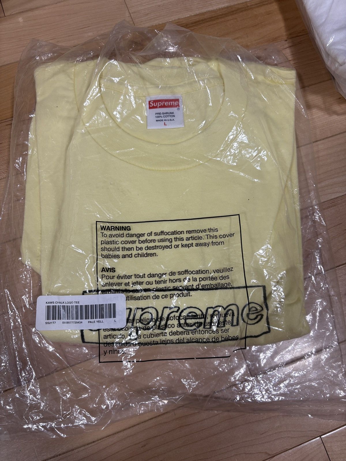 Kaws × Supreme Supreme X Kaws Chalk Bog Logo Yellow Size US L / EU 52-54 / 3 - 2 Thumbnail