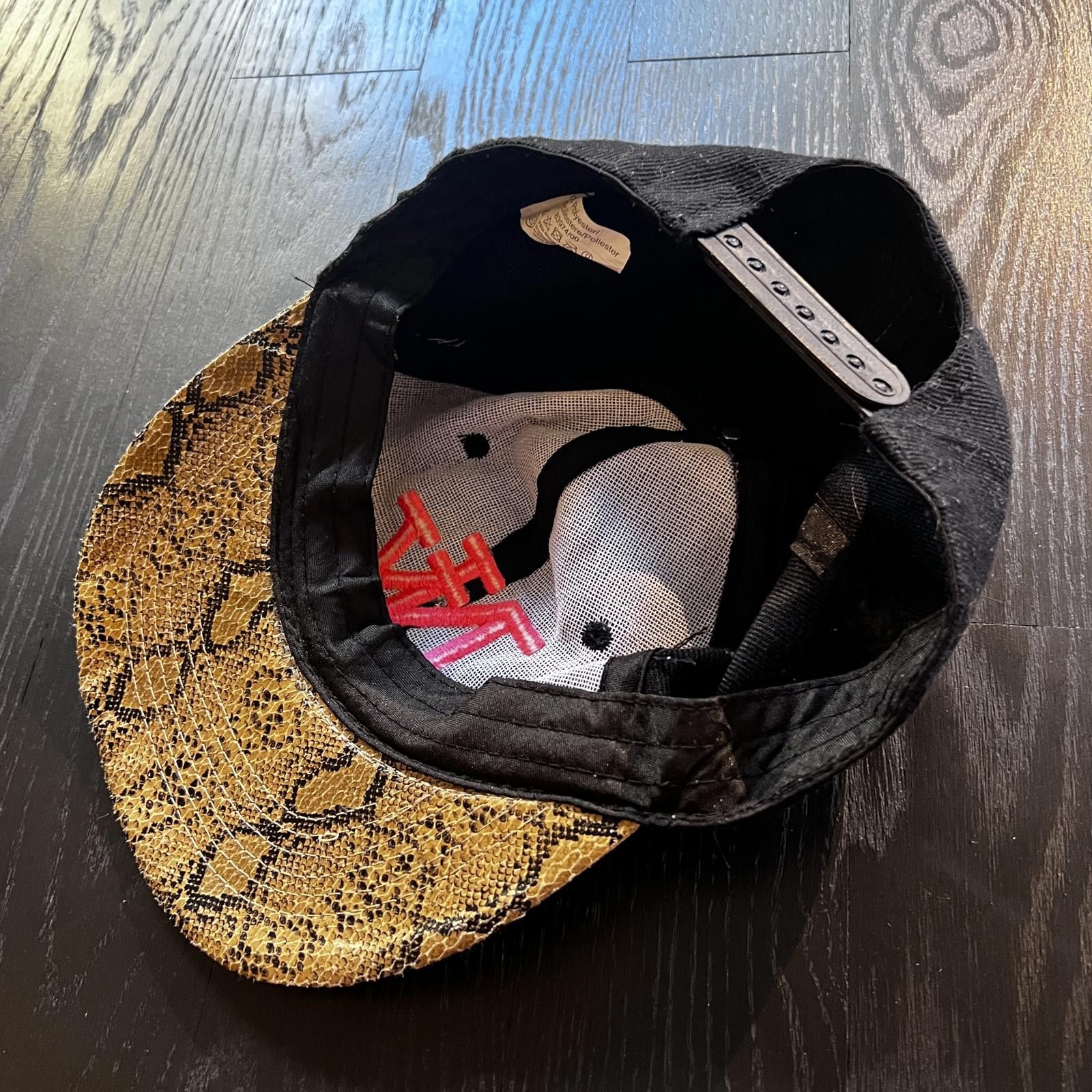 Vintage Vintage 6 Panel NY Hat Black Pink Snakeskin Size ONE SIZE - 4 Thumbnail