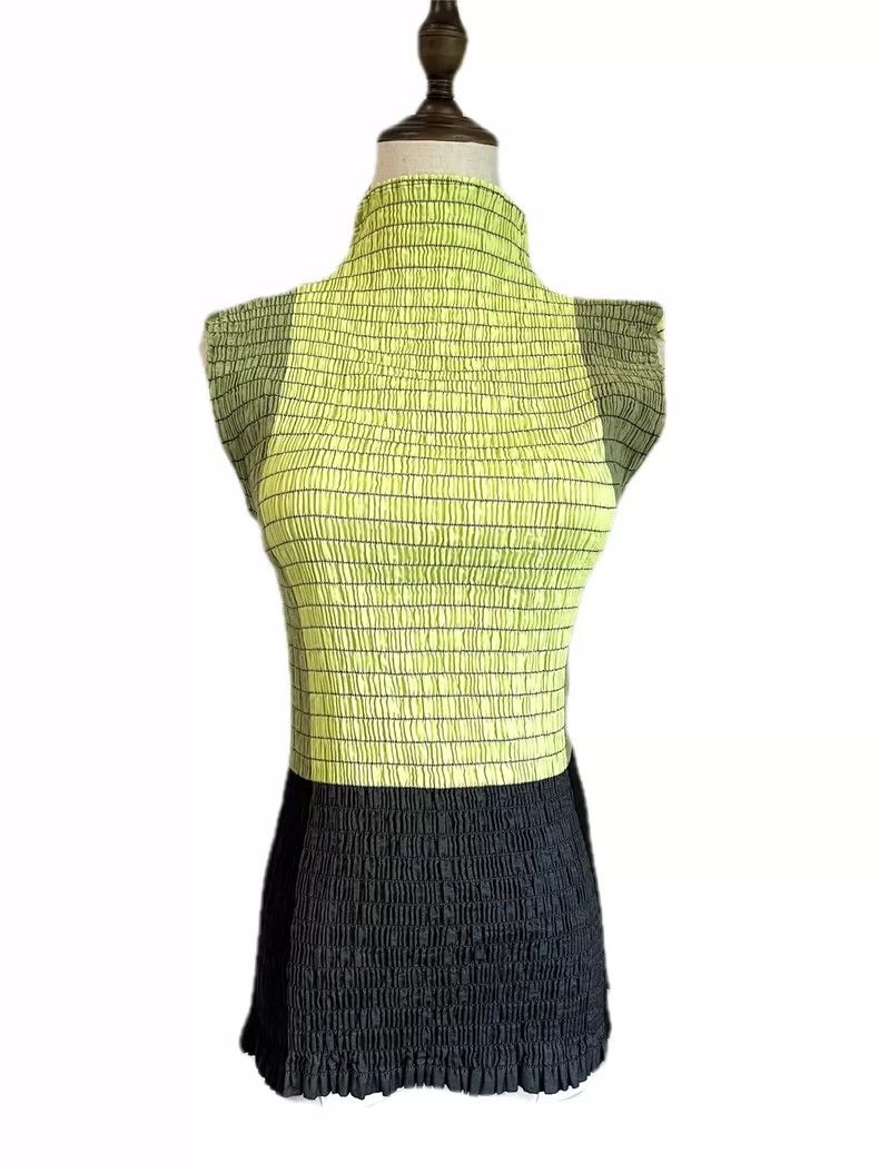 Issey Miyake Issey Miyake size:2 Green mainline sleeveless high-neck to Size XS / US 0-2 / IT 36-38 - 1 Thumbnail