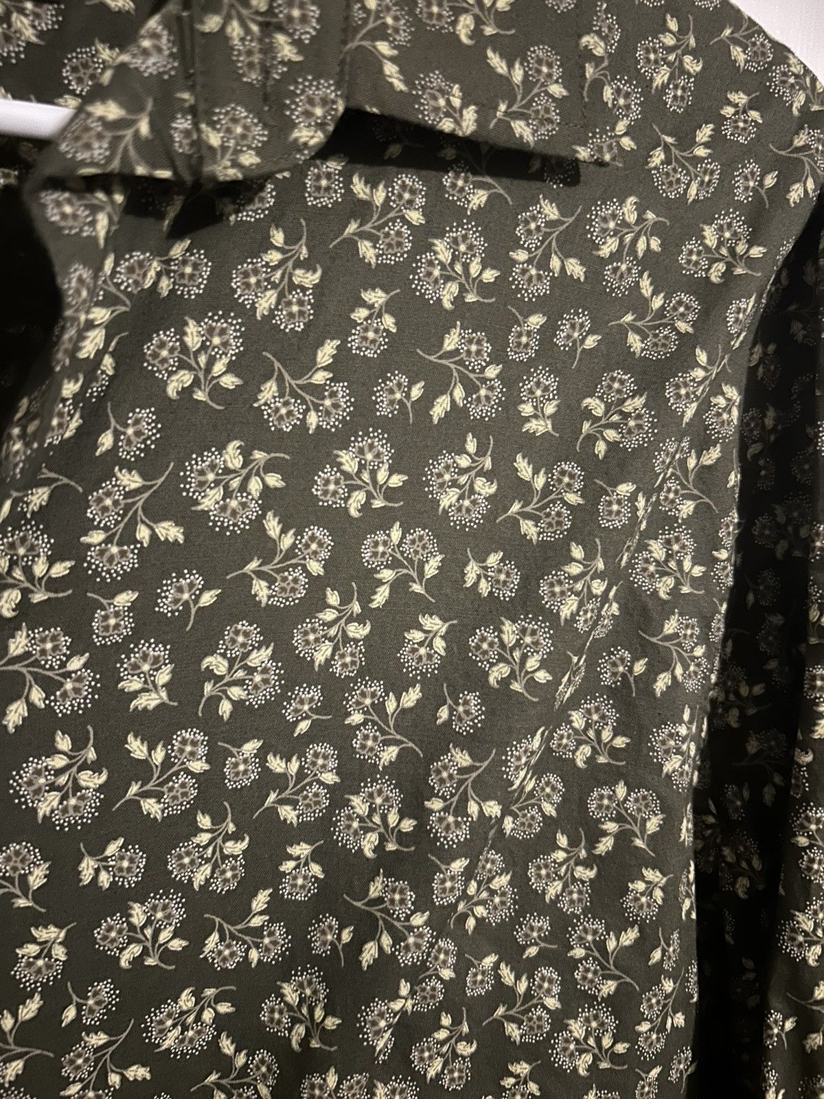 Express Express green floral button down Size US M / EU 48-50 / 2 - 2 Thumbnail