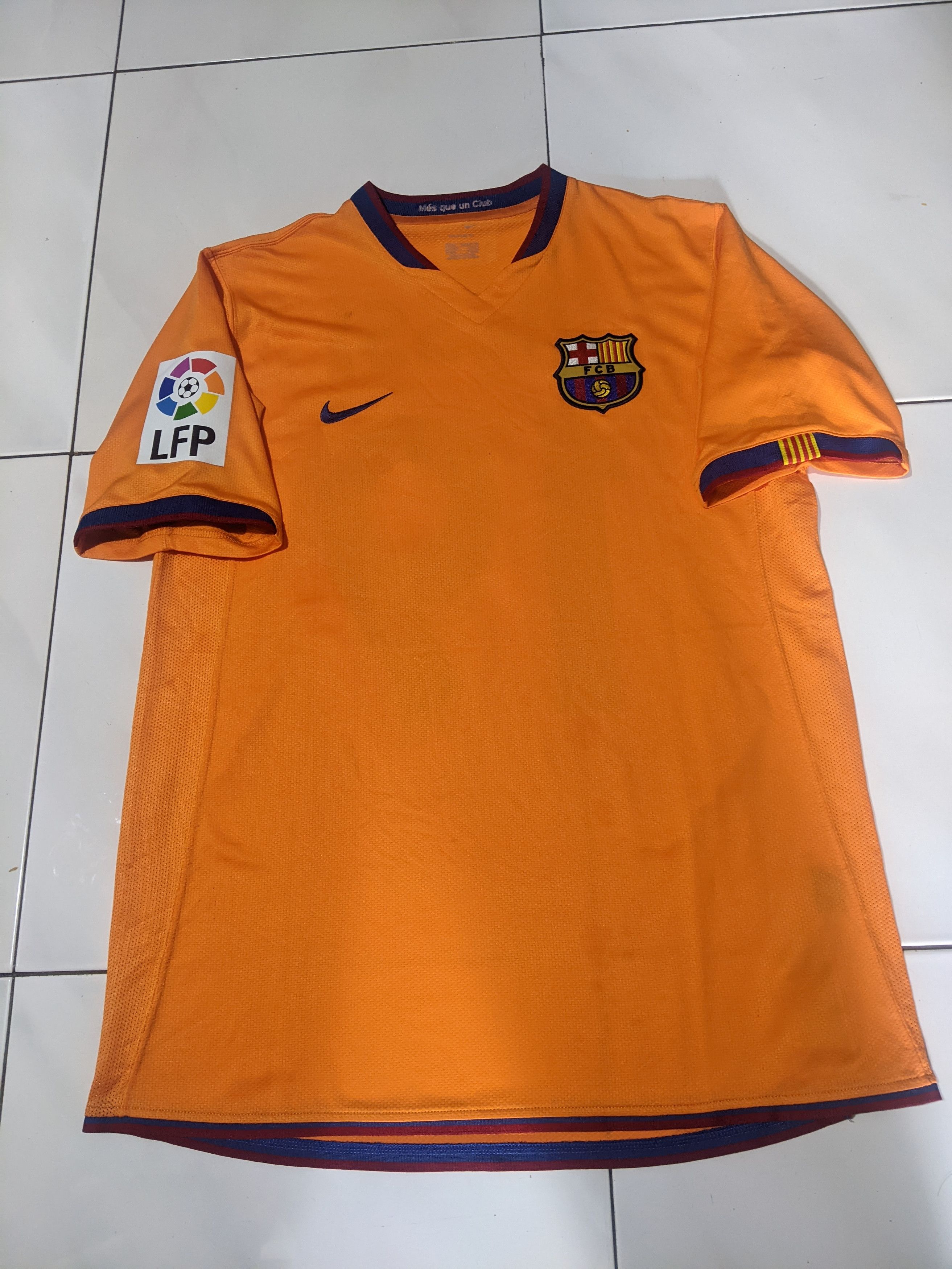 Nike FC Barcelona 2006 Away Jersey Messi Jersey football shirt Size US M / EU 48-50 / 2 - 1 Thumbnail