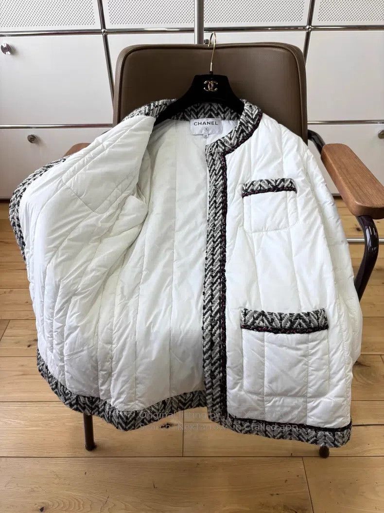 Chanel Chanel 18k Forest Series White tweed rolled edge single-br Size XXS / US 00 / IT 34 - 6 Thumbnail