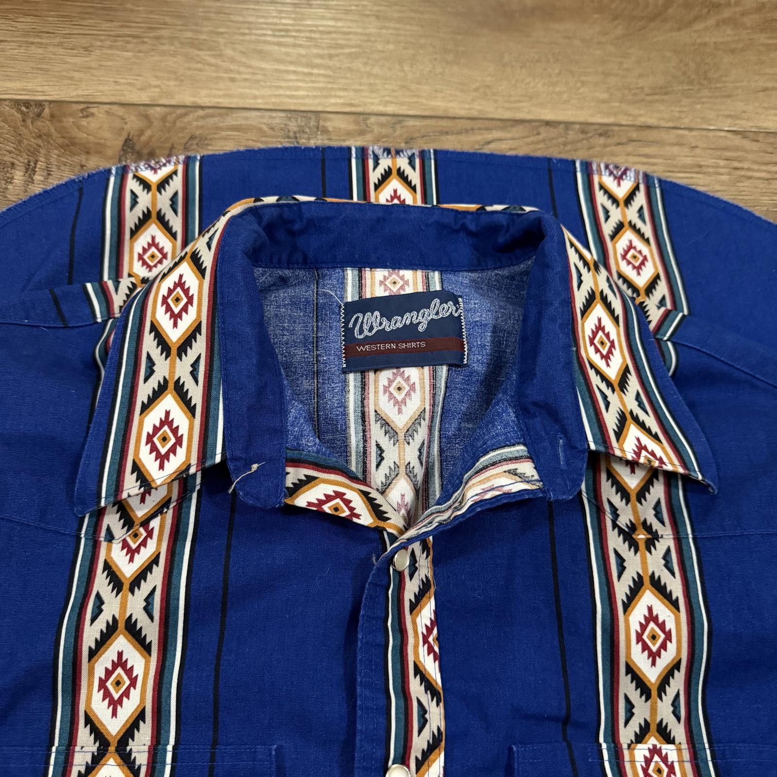 Wrangler Vintage Wrangler Southwestern Aztec Snap Shirt Cowboy Size US XL / EU 56 / 4 - 2 Thumbnail