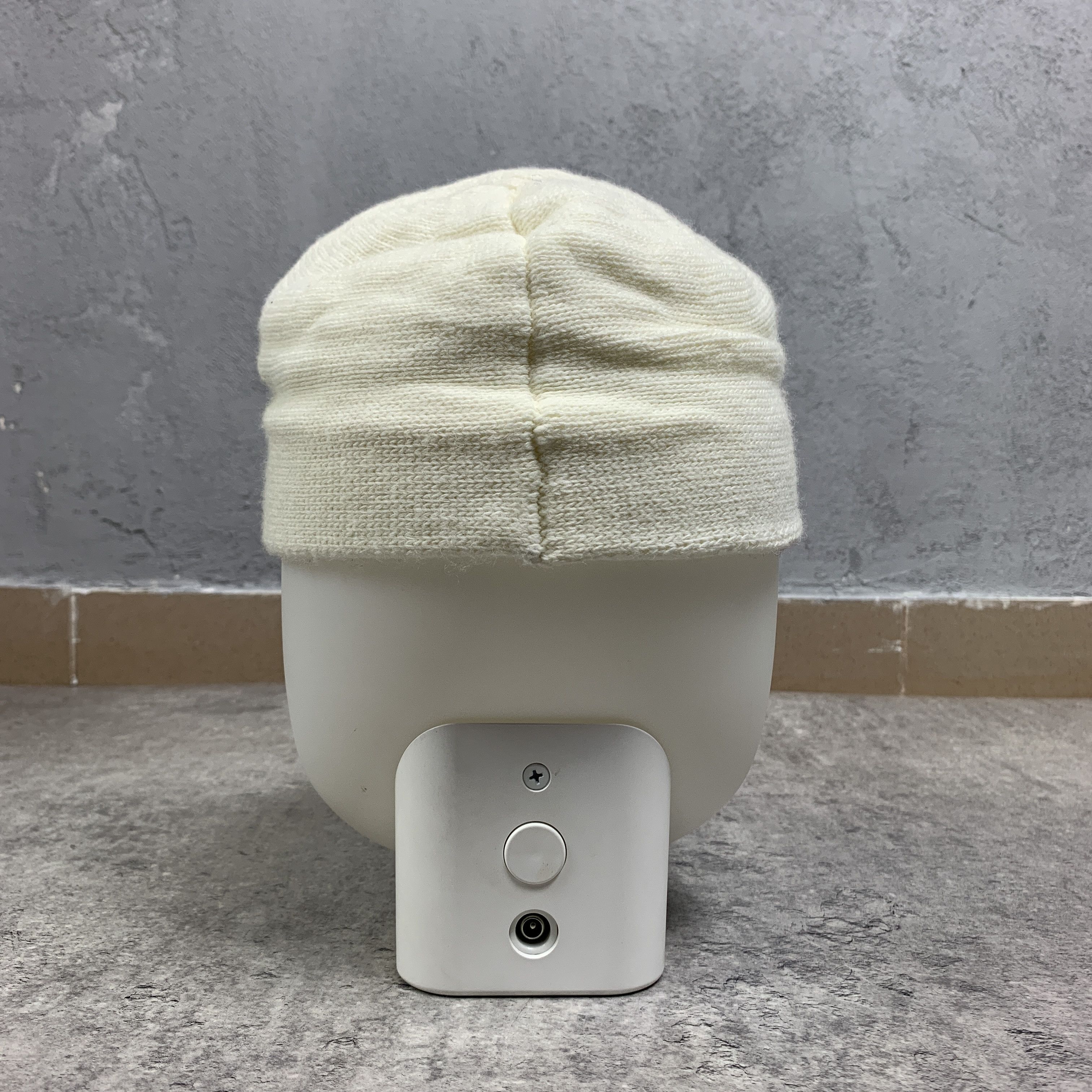Abercrombie & Fitch Abercrombie & Fitch white snow hat Size ONE SIZE - 5 Thumbnail