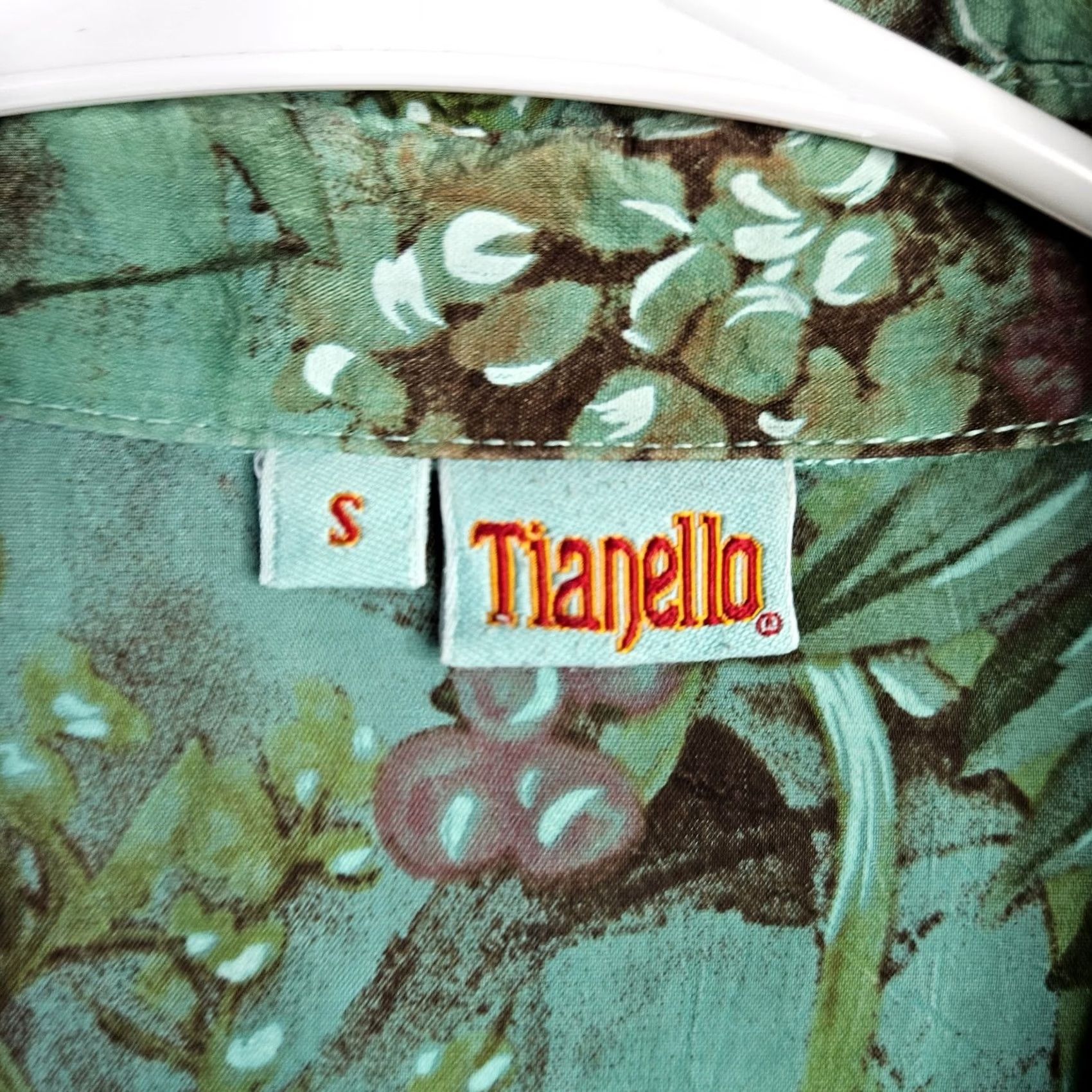 Vintage Tianello Women’s Green Tie-dyed Button Up Shirt Floral Tropical Print Size S Size S / US 4 / IT 40 - 3 Thumbnail