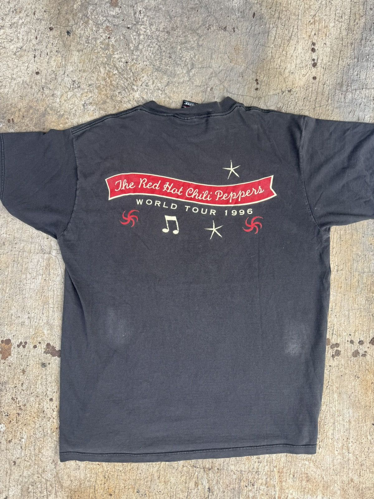 Band Tees RED HOT CHILLI PEPPERS VINTAGE TOUR TEES Size US XL / EU 56 / 4 - 7 Thumbnail