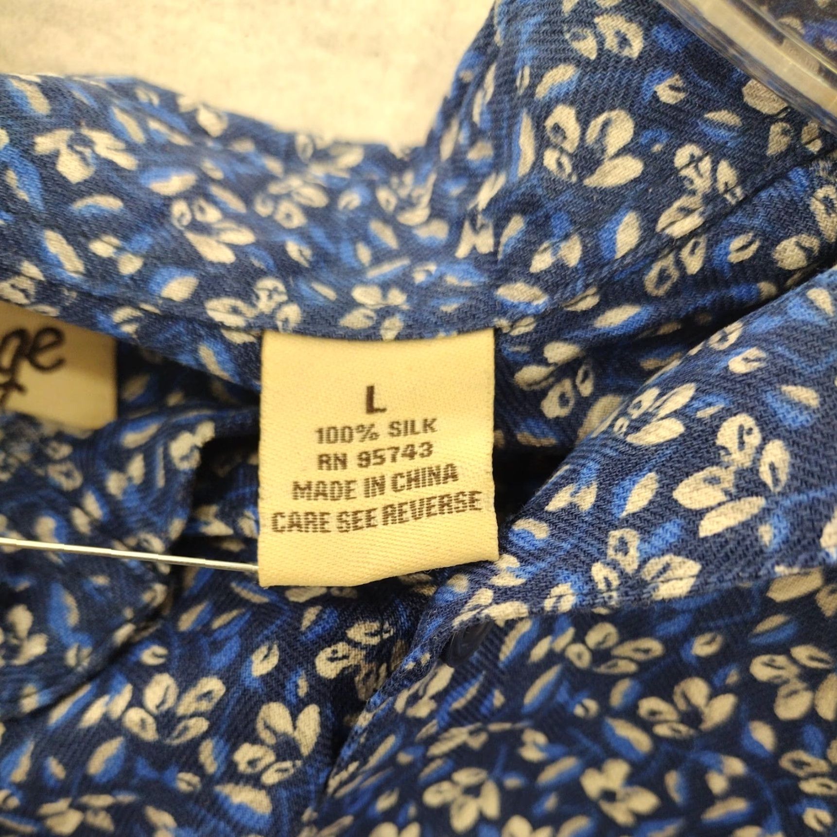 Vintage VINTAGE Vintage Silk Shirt Men Regular L Blue Floral Print Silk Shirt Button-Up Short Sleeve Linen Collared Flower Mens Size US L / EU 52-54 / 3 - 4 Thumbnail