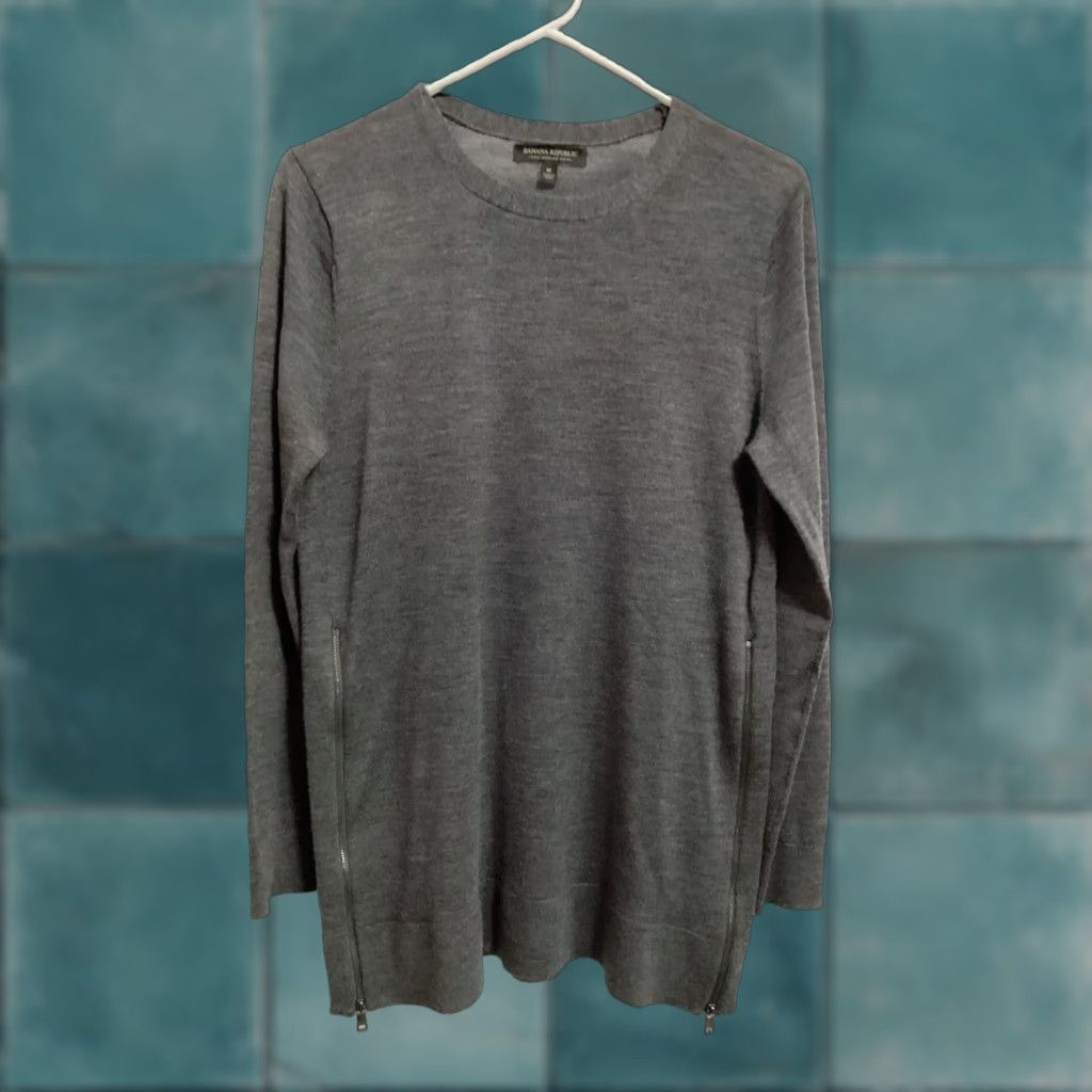 Banana Republic VINTAGE Banana Republic Tunic Sweater Women M Gray 100% Merino Wool Side Zippers Size M / US 6-8 / IT 42-44 - 1 Thumbnail