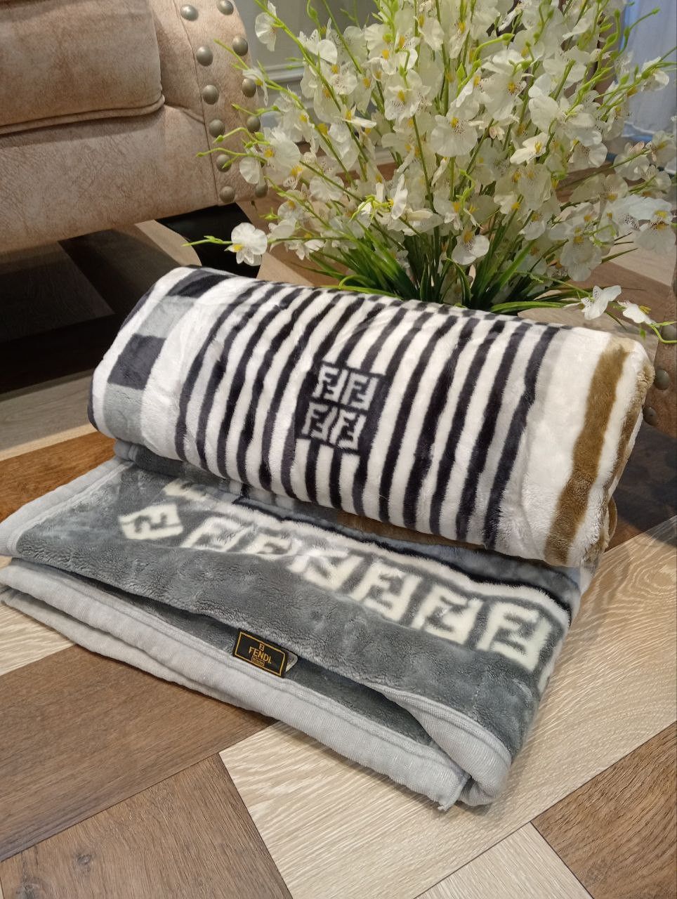 Fendi FENDI ACRYLIC VELVET BLANKET - SIZE 140CM x 210CM Size ONE SIZE - 1 Thumbnail