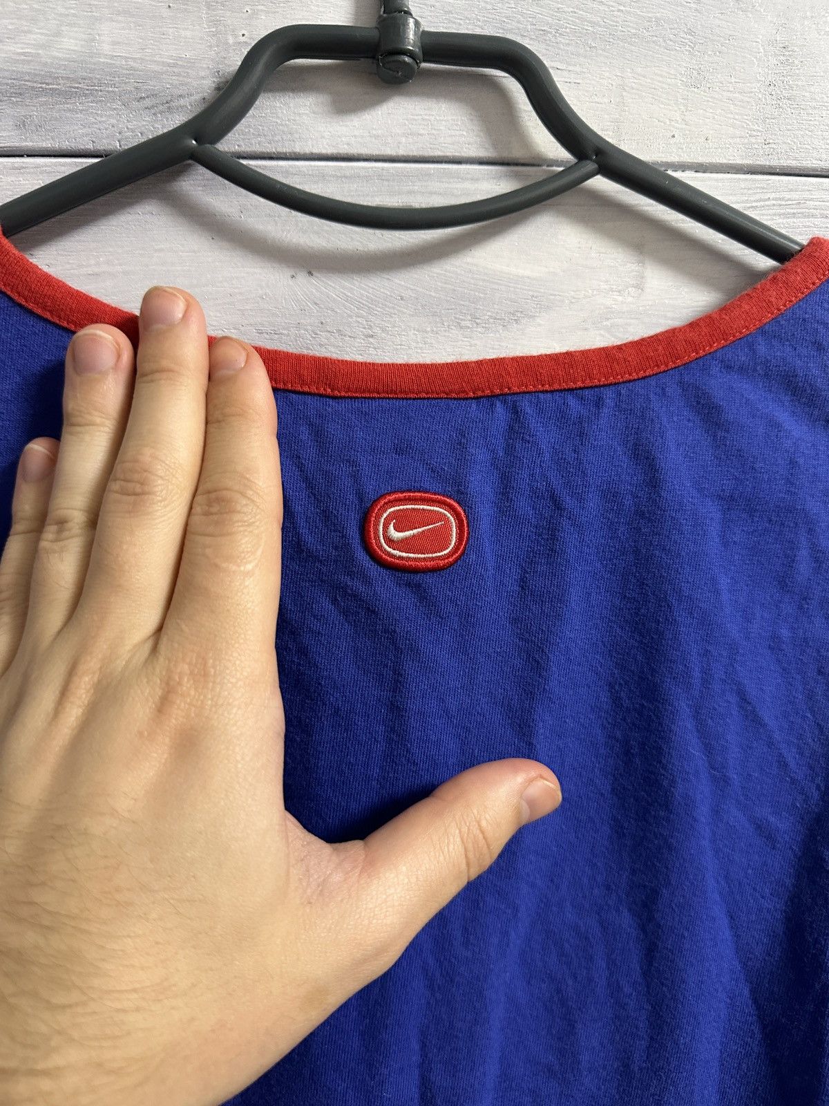 Nike Rare Vintage Tee Nike Big Logo Small swoosh Y2K style. Size US XL / EU 56 / 4 - 6 Thumbnail