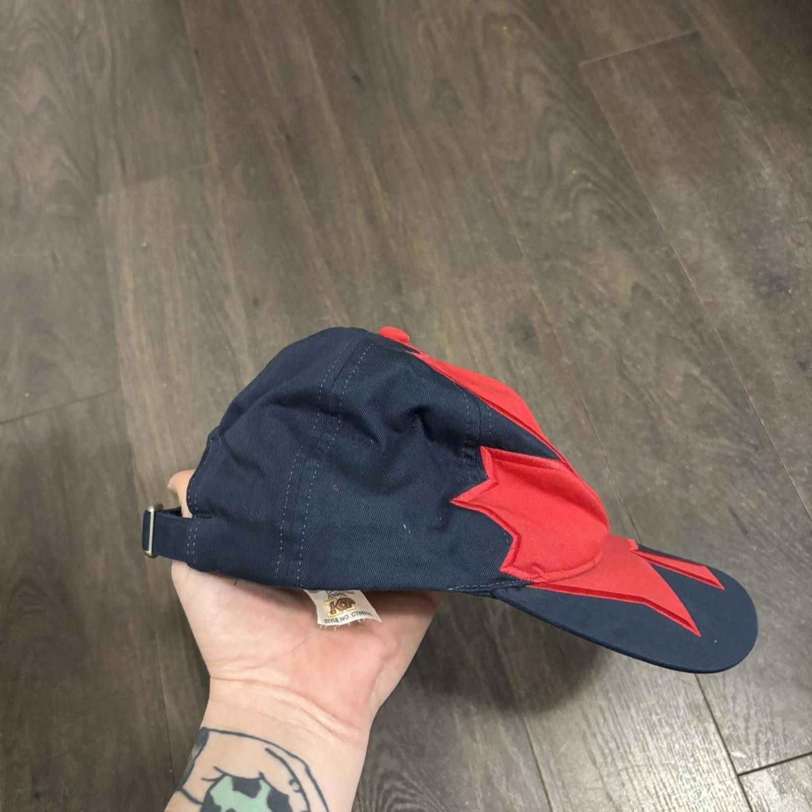 Other vintage embroidered Canadian maple leafs strap back hat Size ONE SIZE - 3 Thumbnail