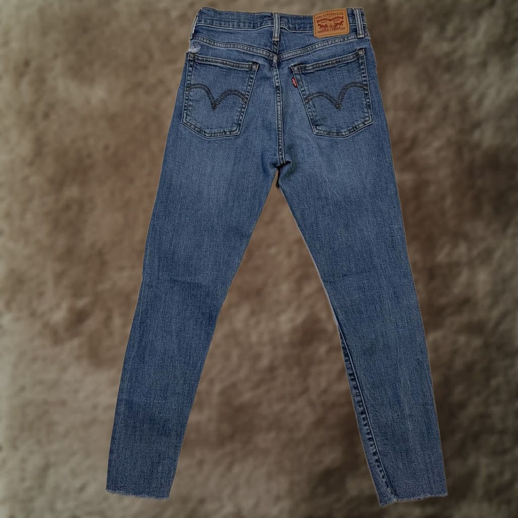 Levi's Levi's Wedgie Skinny Jeans Womens 27 Blue High Rise Distressed Stretch Denim, 5-Pocket, Button Fly, 27 in Inseam, Medium Wash, Jeans Size 27" / US 4 / IT 40 - 1 Thumbnail