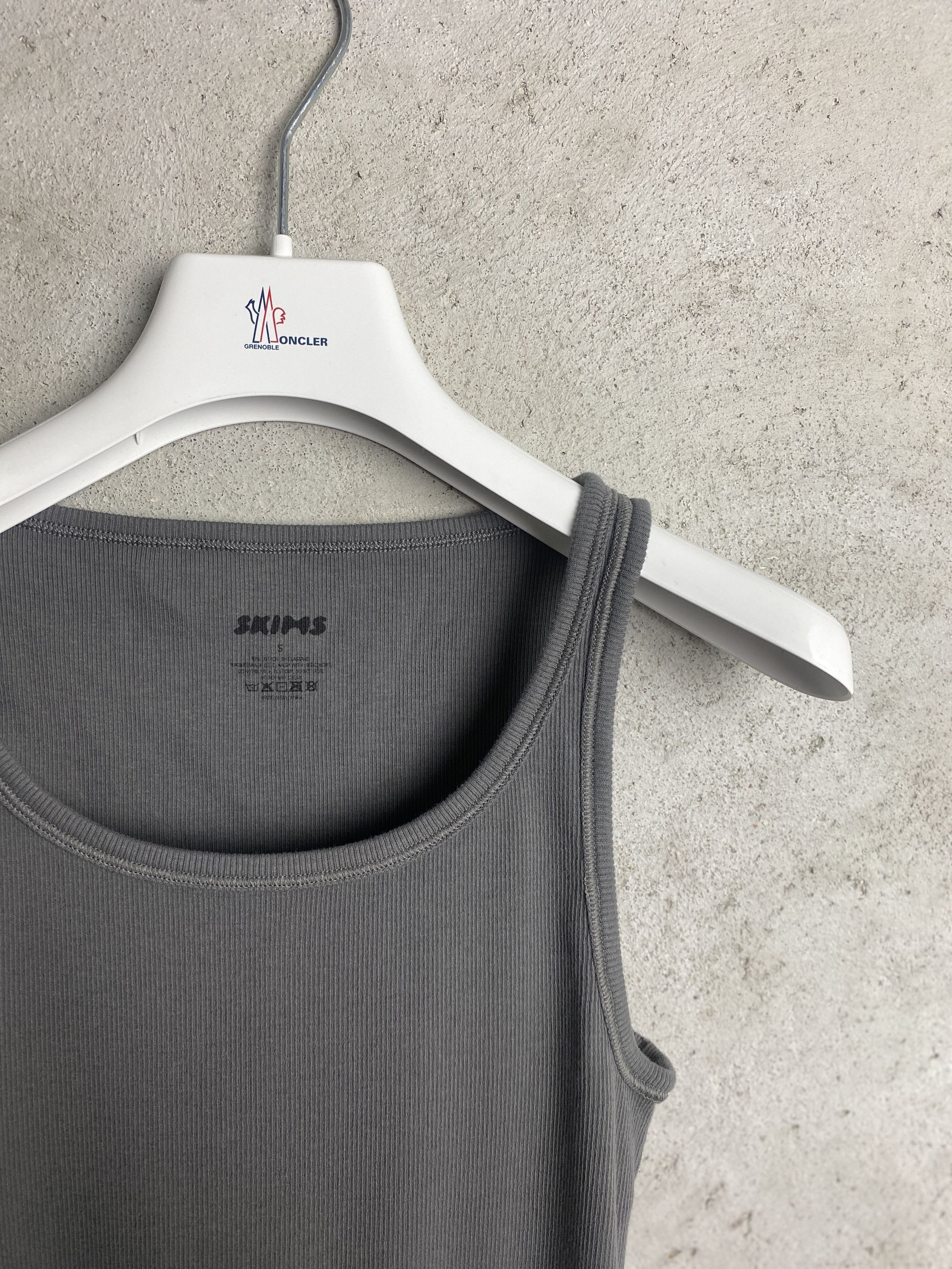 SKIMS Skims tanktop t-shirt tee ribbed sport pilates gym Size S / US 4 / IT 40 - 2 Thumbnail