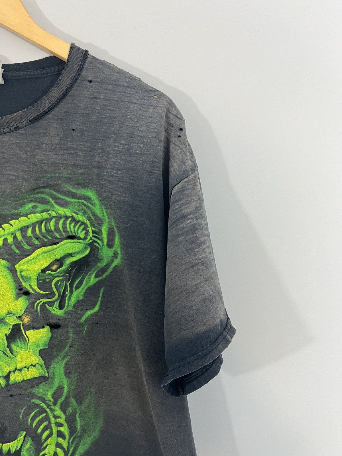 Vintage Thrashed Neon Skull Sun Faded Distressed Snake Tee Size US XL / EU 56 / 4 - 4 Thumbnail