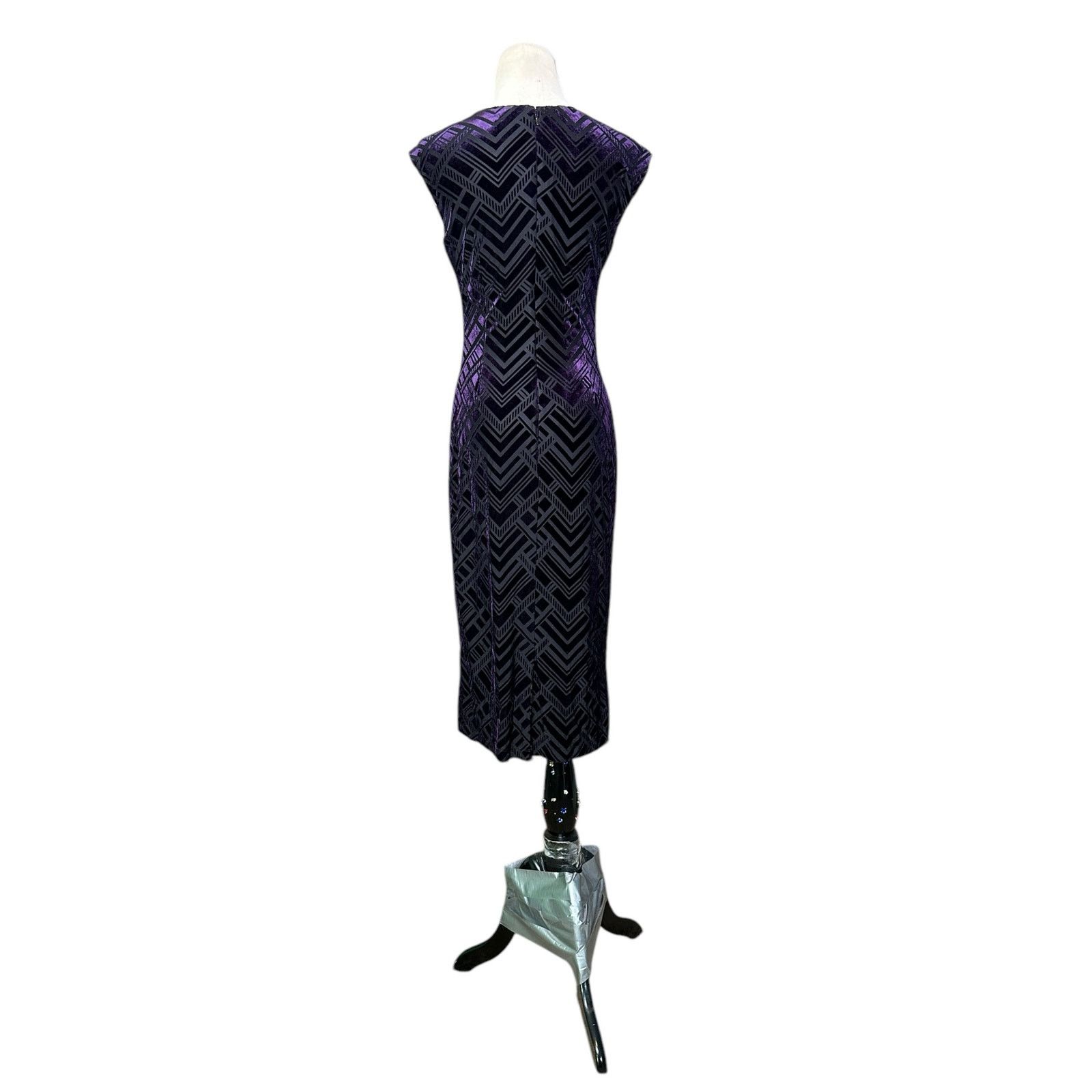 Vince Camuto Vince Camuto purple velvet midi pencil cocktail dress size 4 Size S / US 4 / IT 40 - 14 Thumbnail