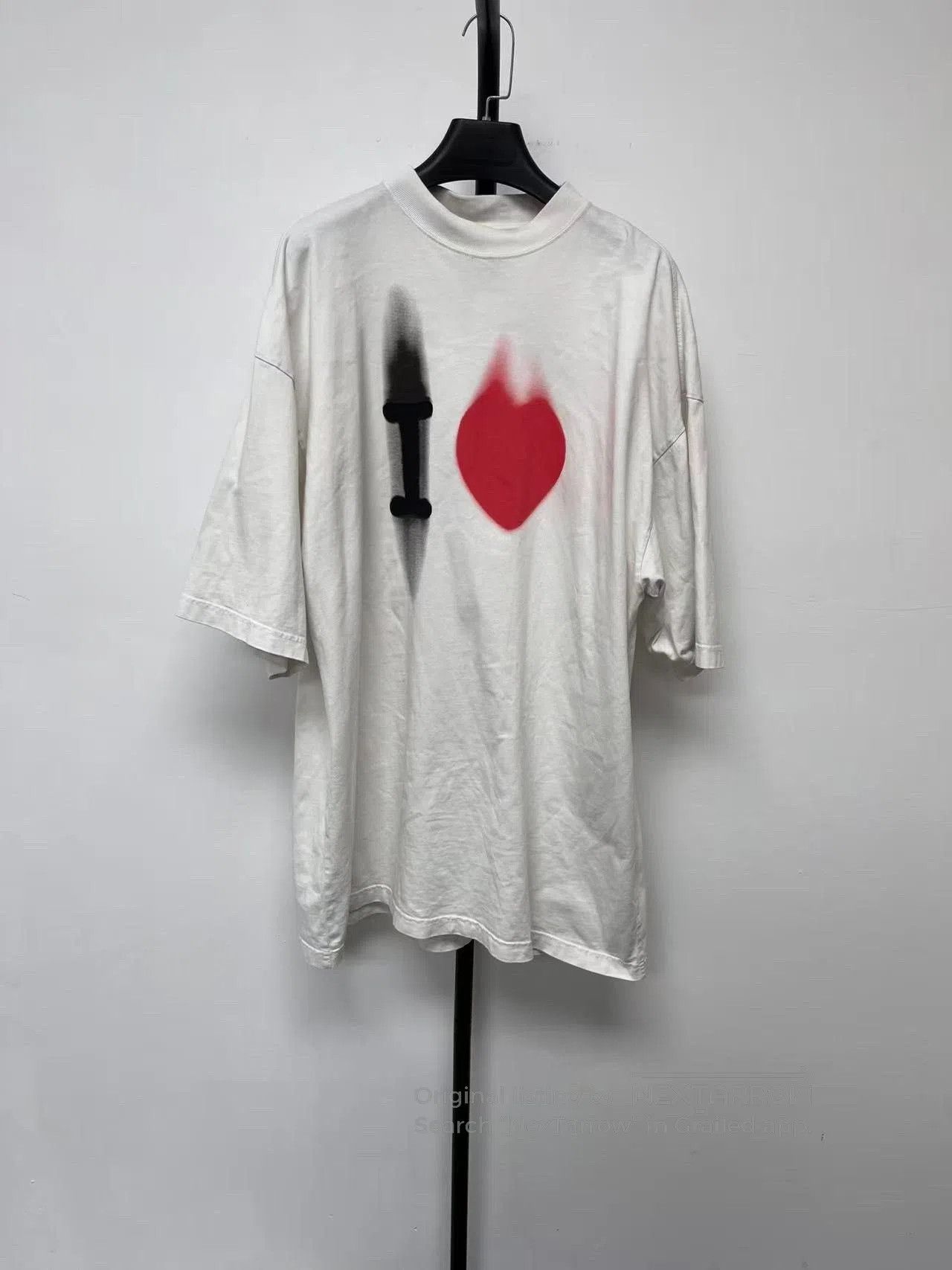 Balenciaga Balenciaga Letter Heart Print T-shirt. Size XXS / US 00 / IT 34 - 1 Thumbnail