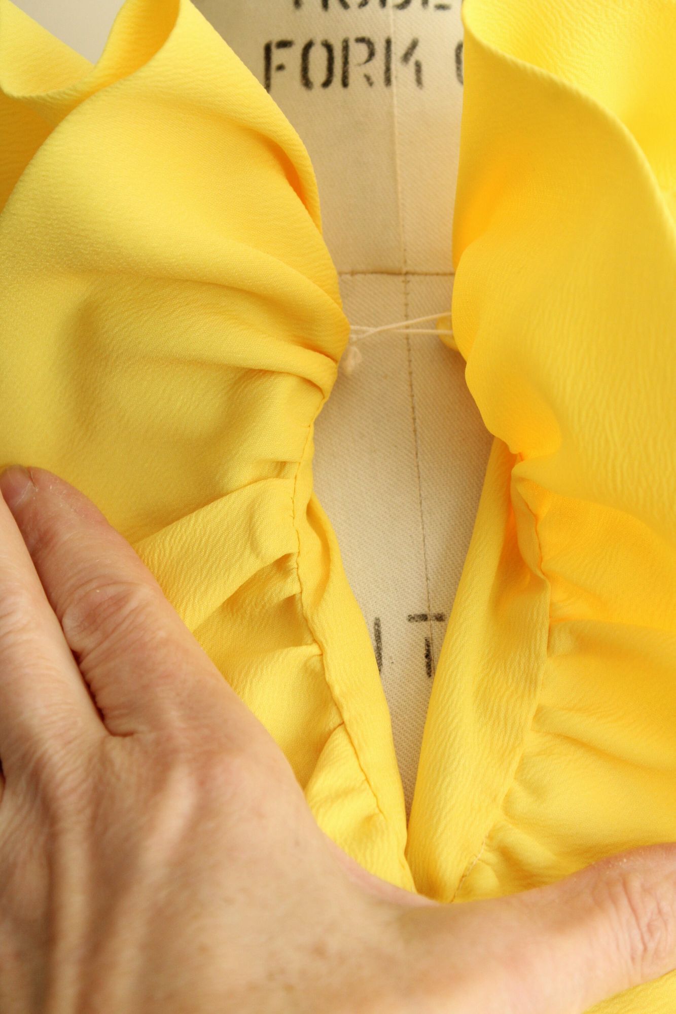 Vintage Vintage 1960s Blouse, Teddi of California Yellow Ruffle Coll Size M / US 6-8 / IT 42-44 - 4 Thumbnail