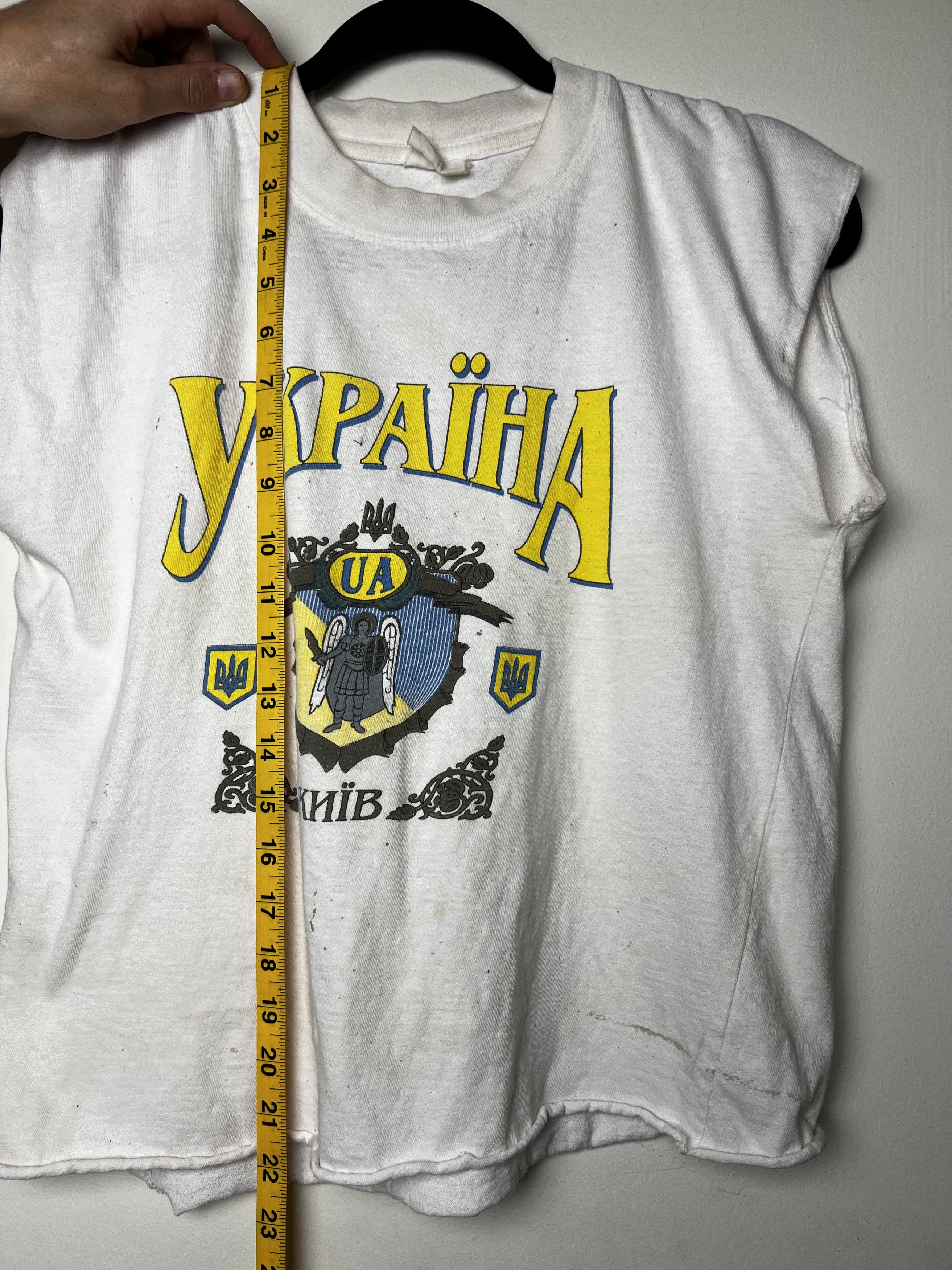Vintage Vintage Kyiv, Ukraine Crest Cut Off Crop Souvenir T-shirt Size US S / EU 44-46 / 1 - 12 Thumbnail