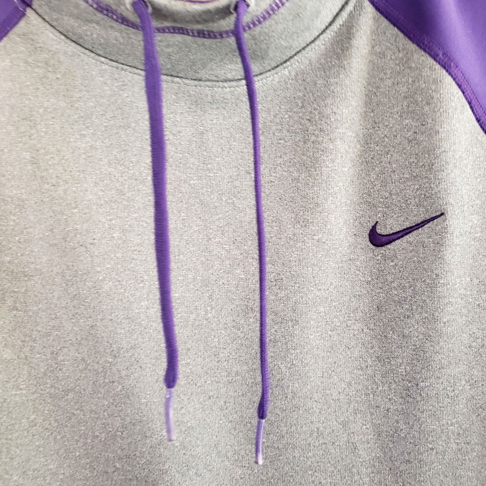 Nike Nike Therma-Fit Hoodie Purple Gray Women M Regular Pullover Hooded Thumb Holes Swoosh Colorblock Size M / US 6-8 / IT 42-44 - 6 Thumbnail