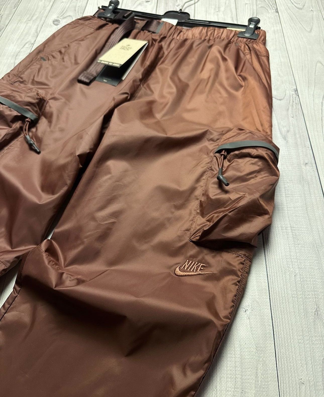 Nike Nike nylon tech pack pants pockets size M rare brown Size US 32 / EU 48 - 4 Thumbnail