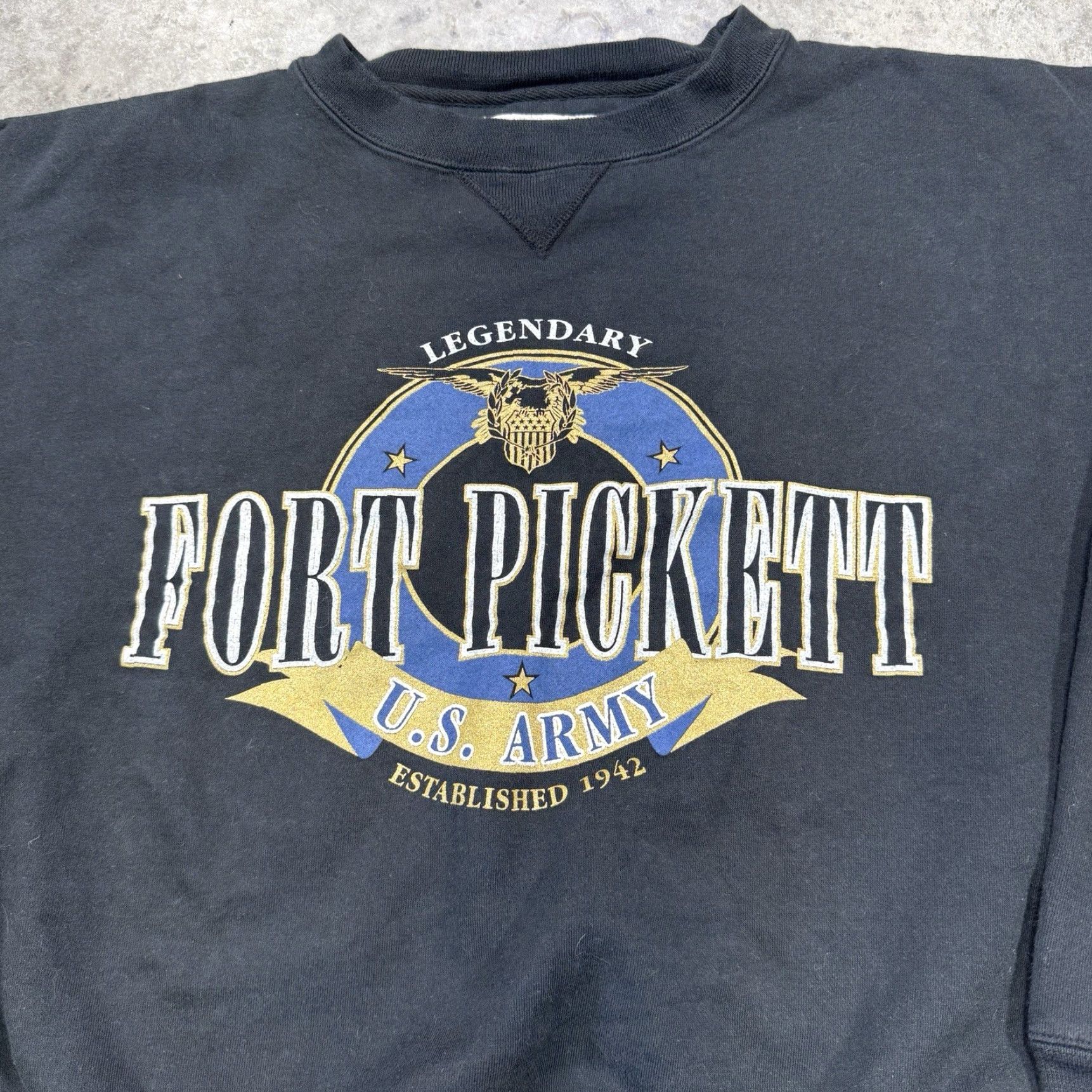 Vintage VINTAGE Gear Fort Pickett US Army sweatshirt adult L black Graphic Print Crew Neck 90s Military Men’s Size US L / EU 52-54 / 3 - 2 Thumbnail