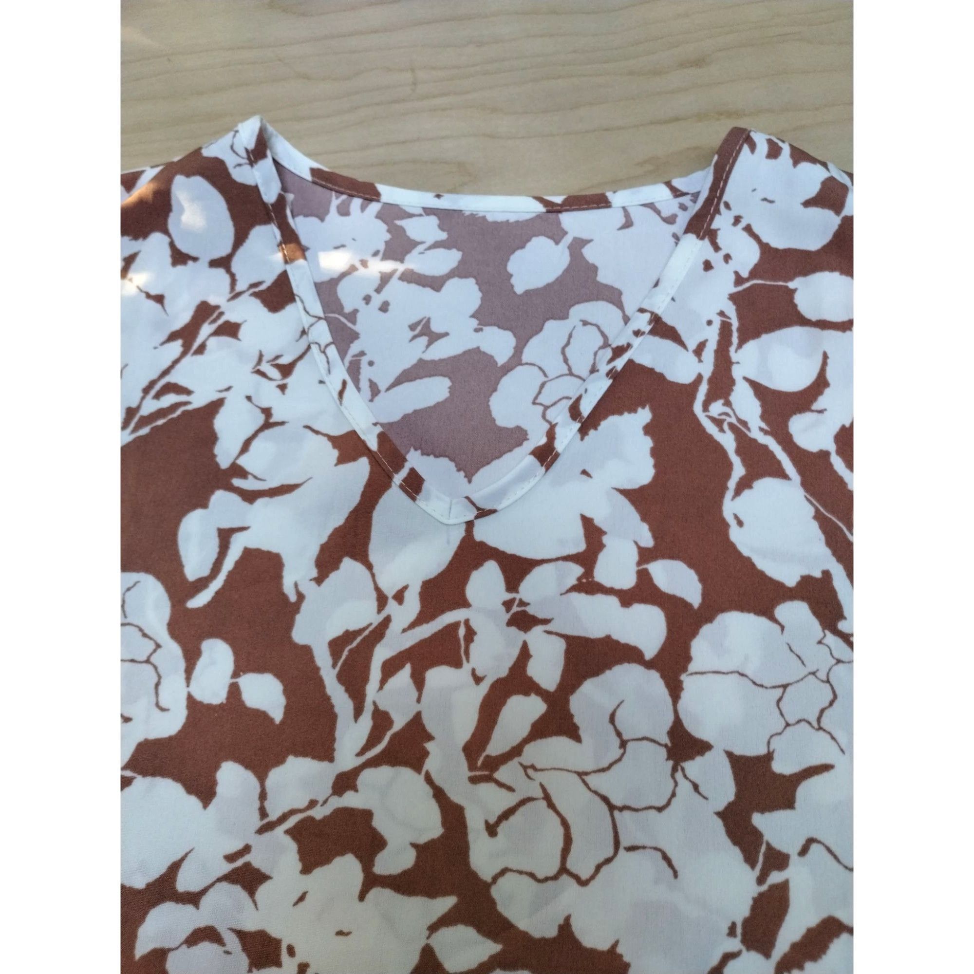 Other Brown White Floral Print V-Neck Blouse Size M Sleeveless Top Size M / US 6-8 / IT 42-44 - 2 Thumbnail