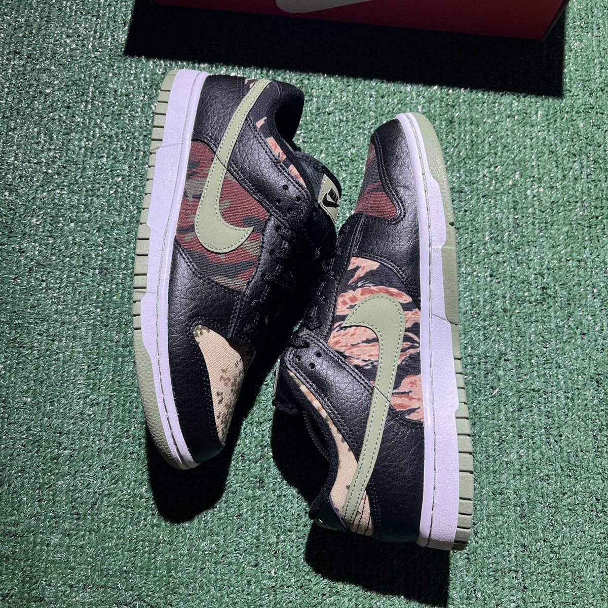 Nike Nike dunk low crazy camo size 8.5 Size US 8.5 / EU 41-42 - 3 Thumbnail