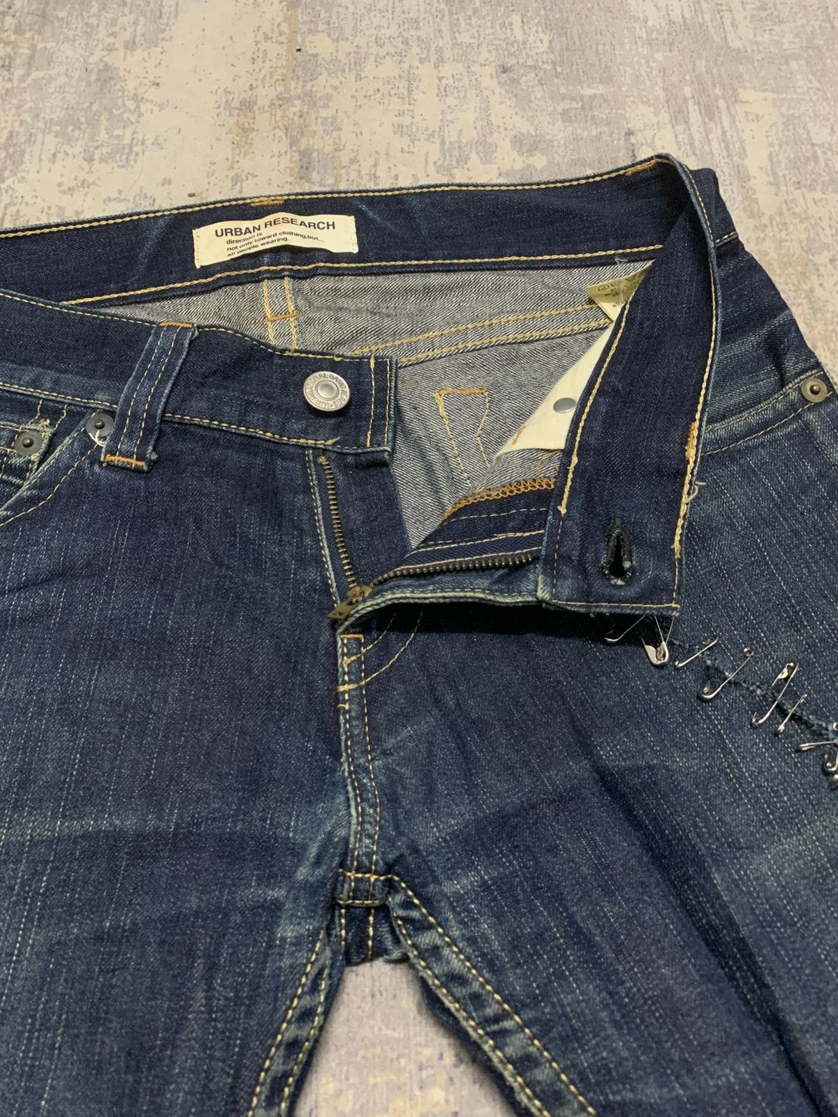 Japanese Brand Urban Research Safety Pin Custom Indigo Blue Denim Jeans Size US 33 - 5 Thumbnail
